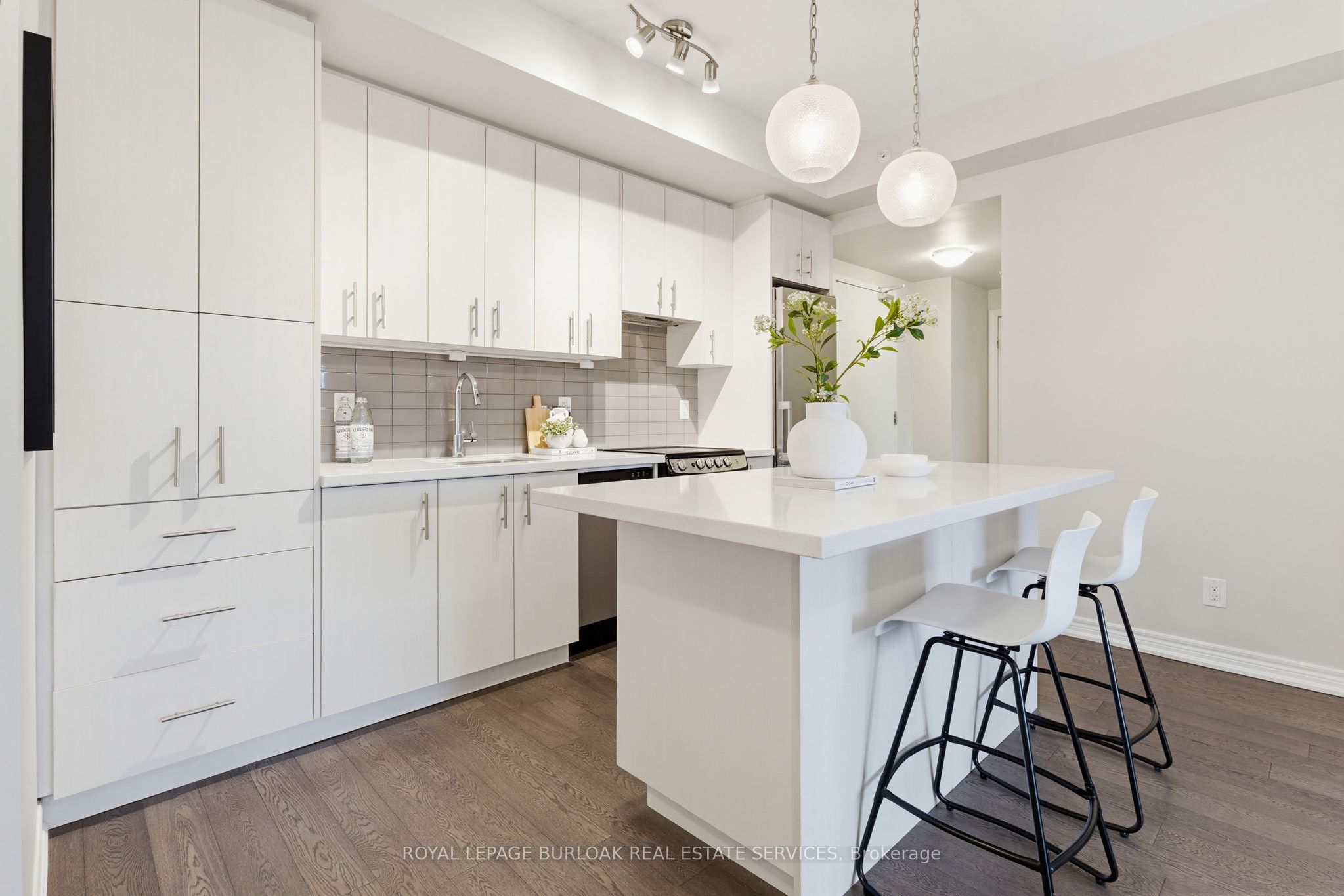 457 Plains Road E 202, Burlington, ON L7T 0B8