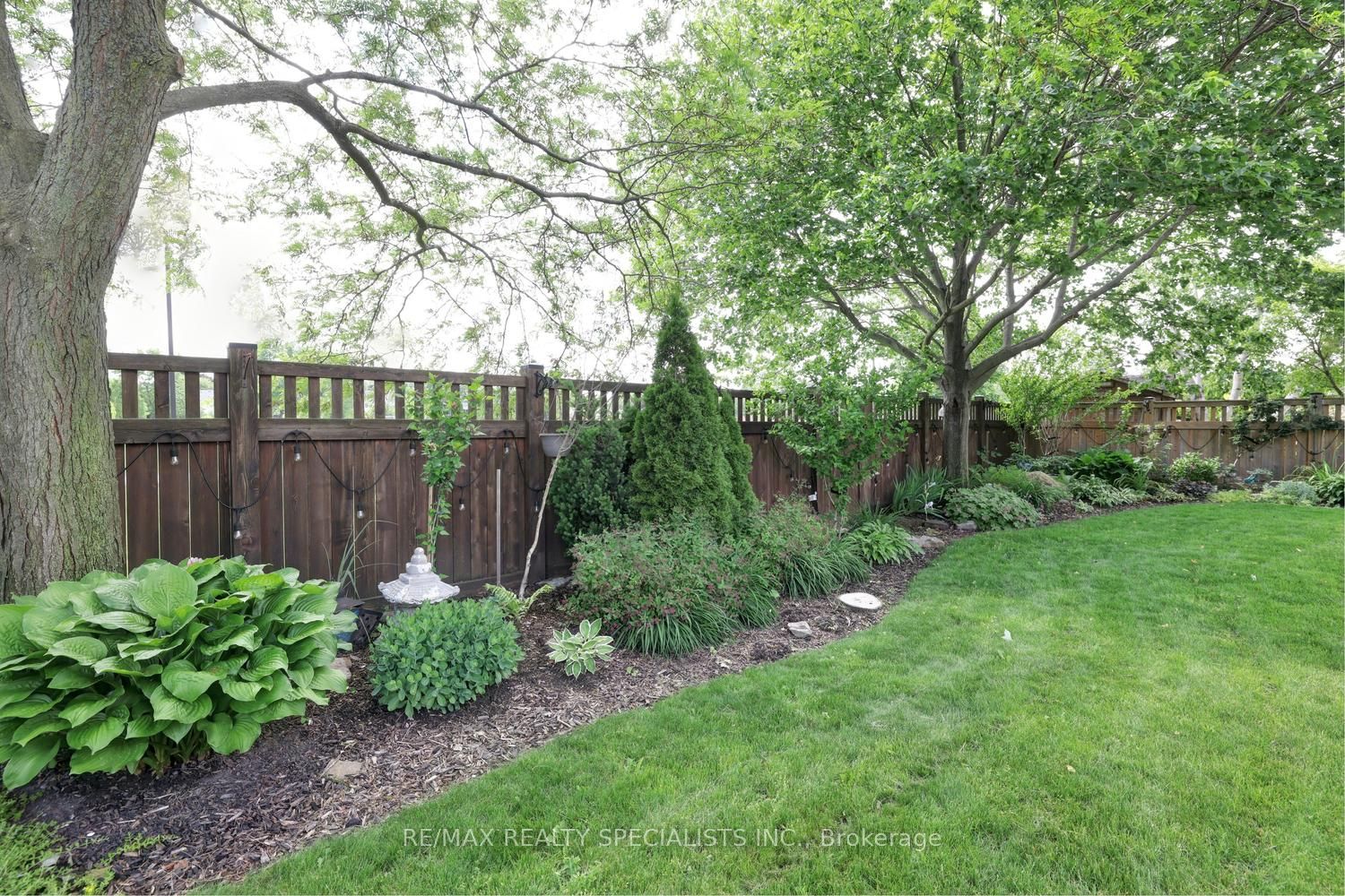 2423 Woking Crescent, Mississauga, ON L5K 1Z5
