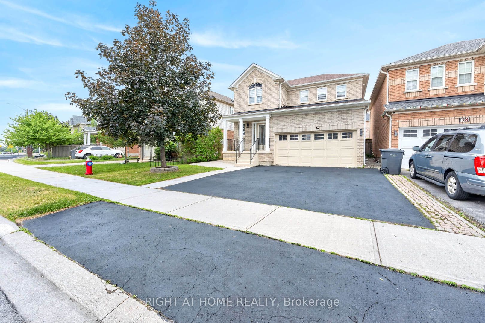 36 Earlsbridge Boulevard, Brampton, ON L7A 2L8
