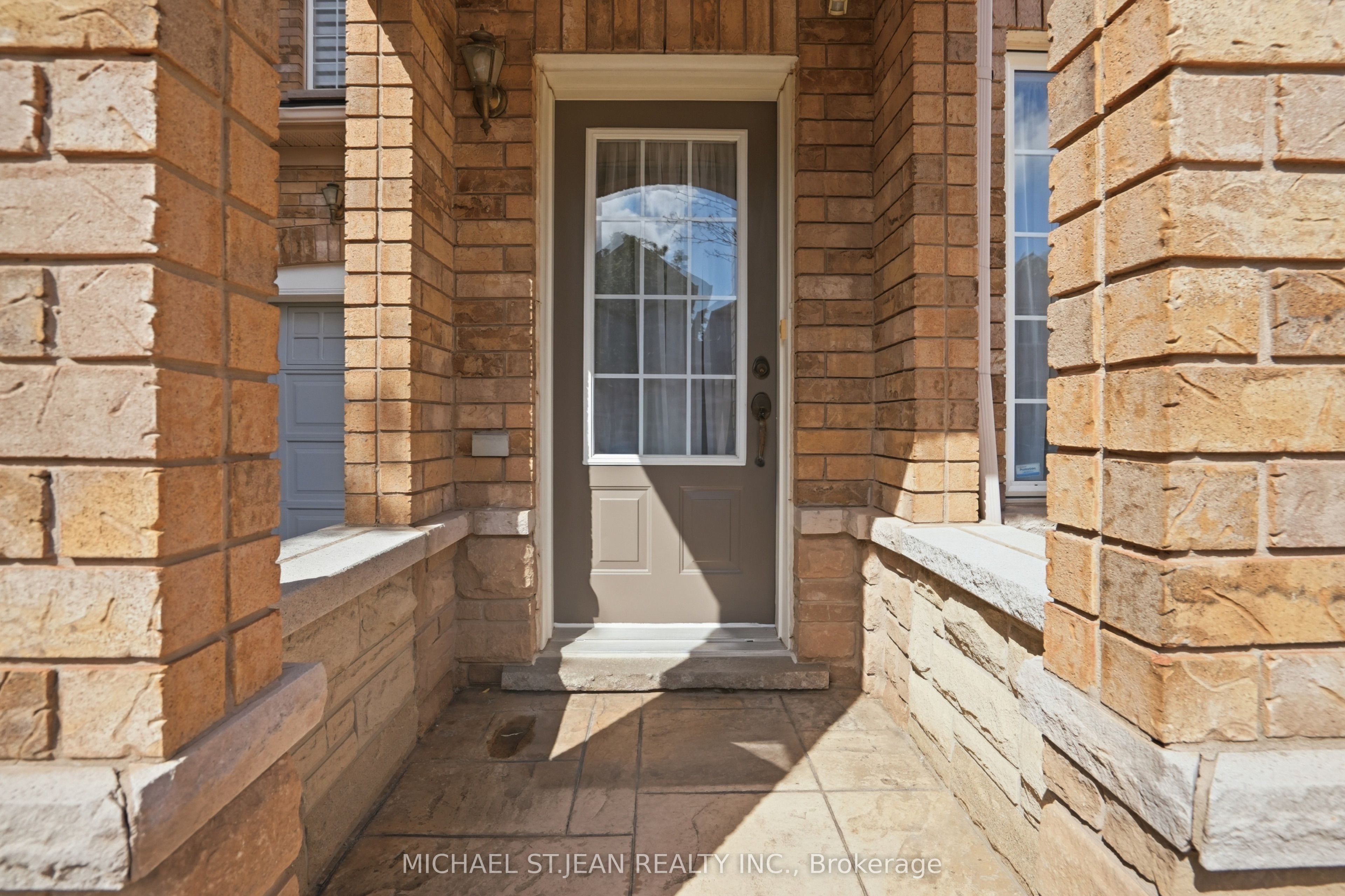 2393 Curtis Road, Burlington, ON L7L 7M4