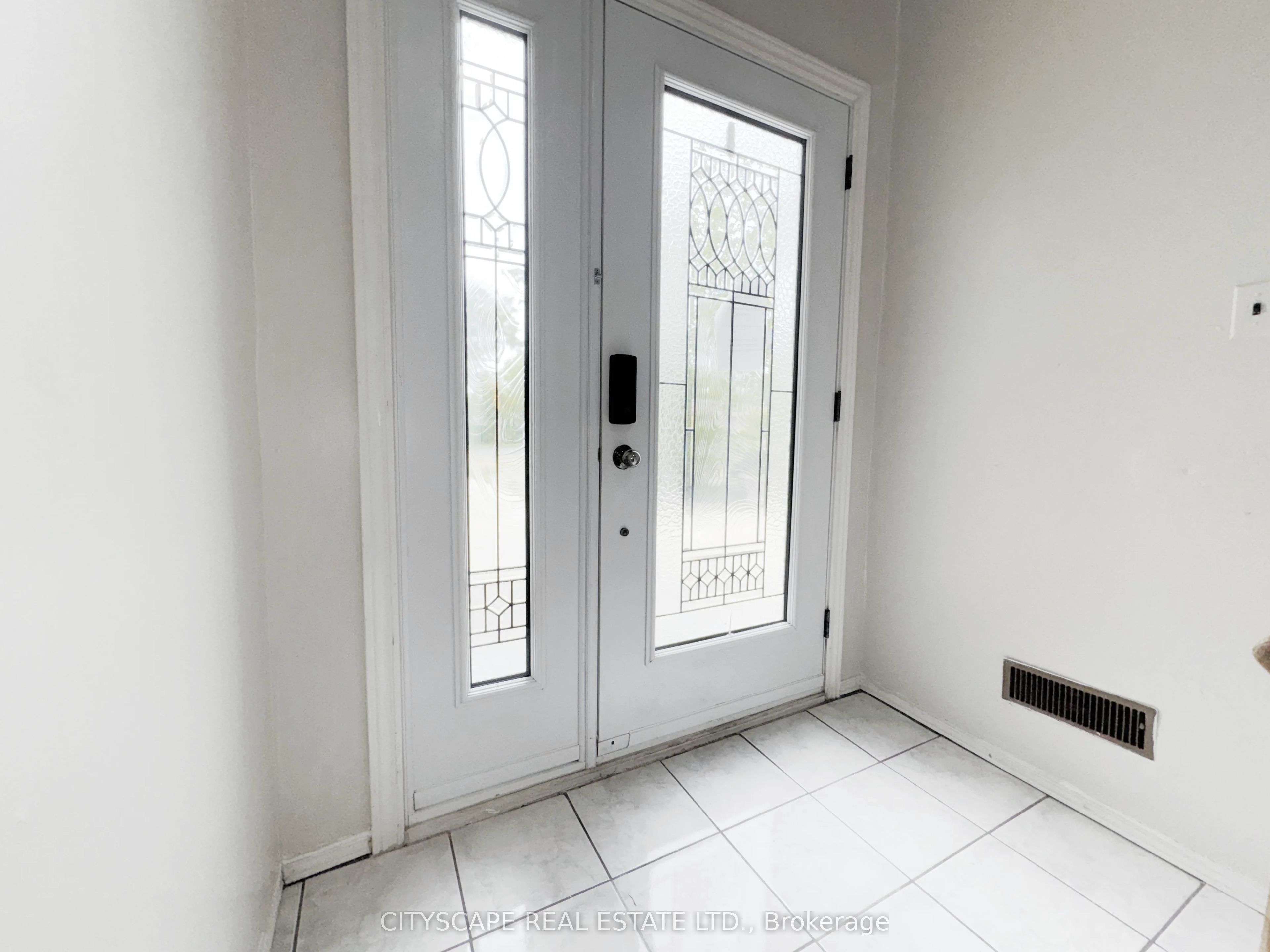 3720 Brandon Gate Drive, Mississauga, ON L4T 3M8