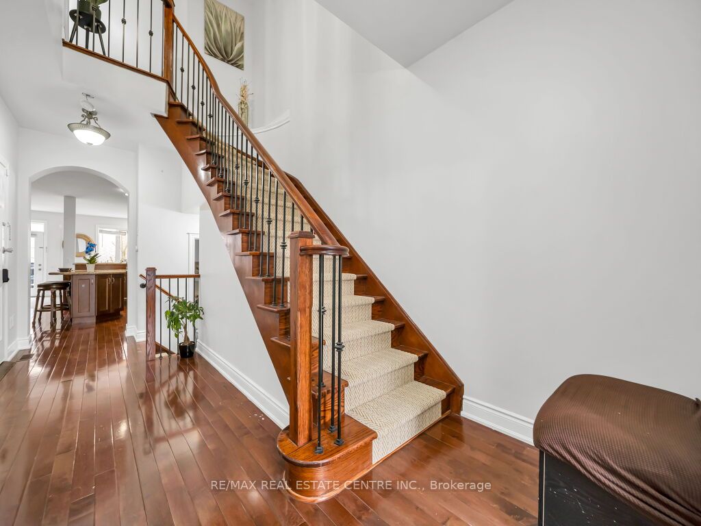 198 Duskywing Way, Oakville, ON L6L 6X4