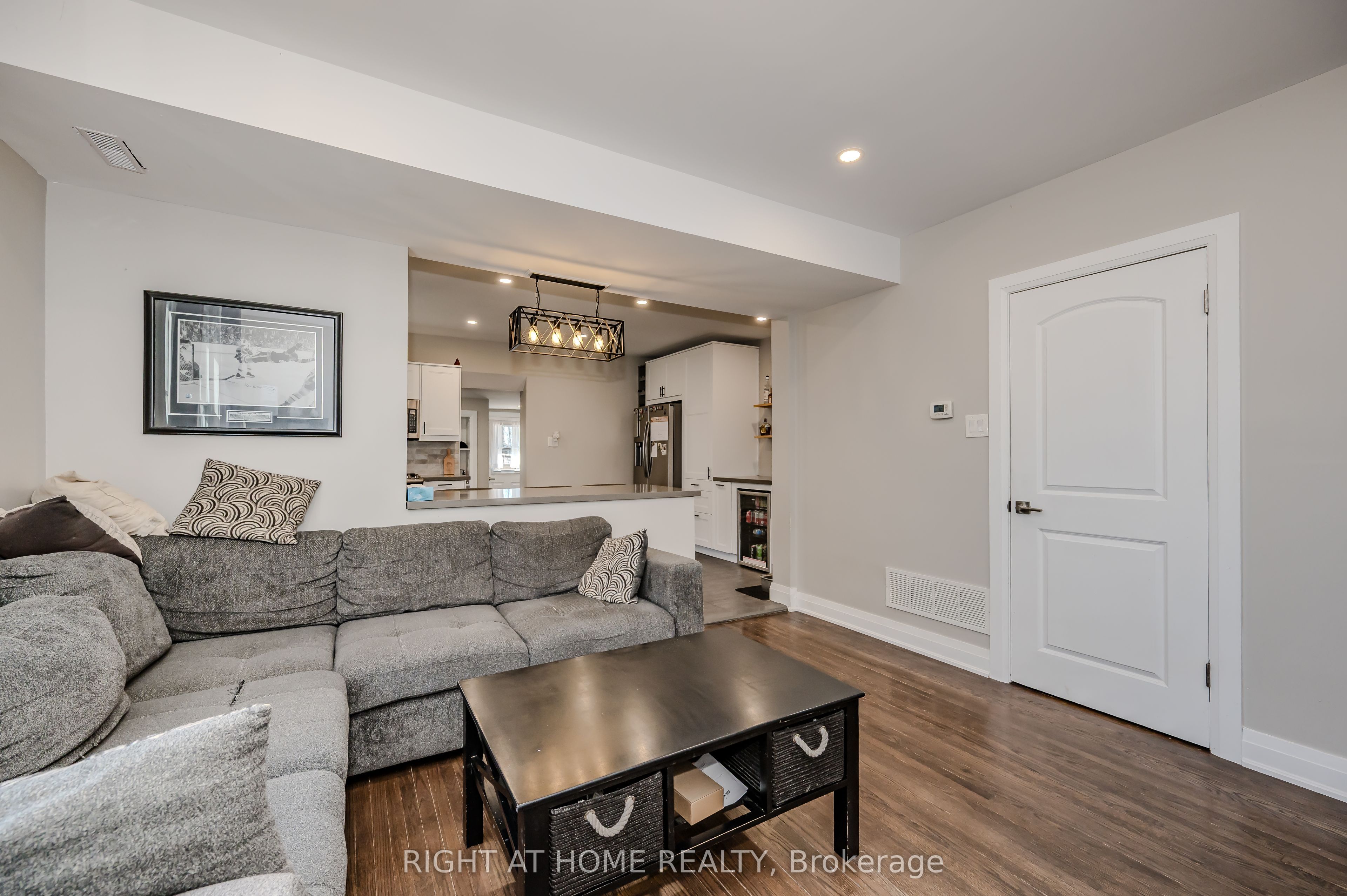 126 Poplar Avenue, Halton Hills, ON L7J 2E2