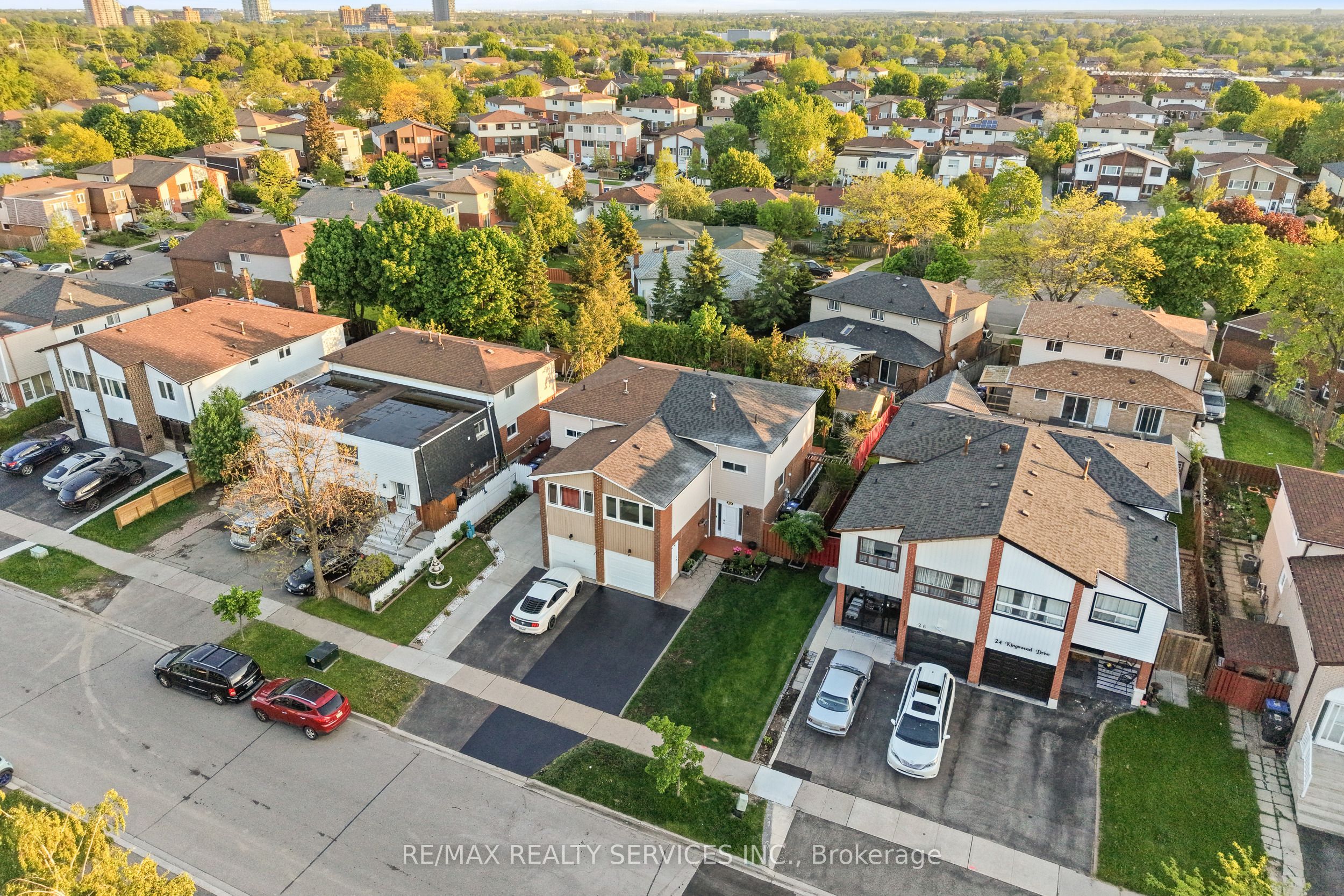28 Kingswood Drive, Brampton, ON L6V 2T6