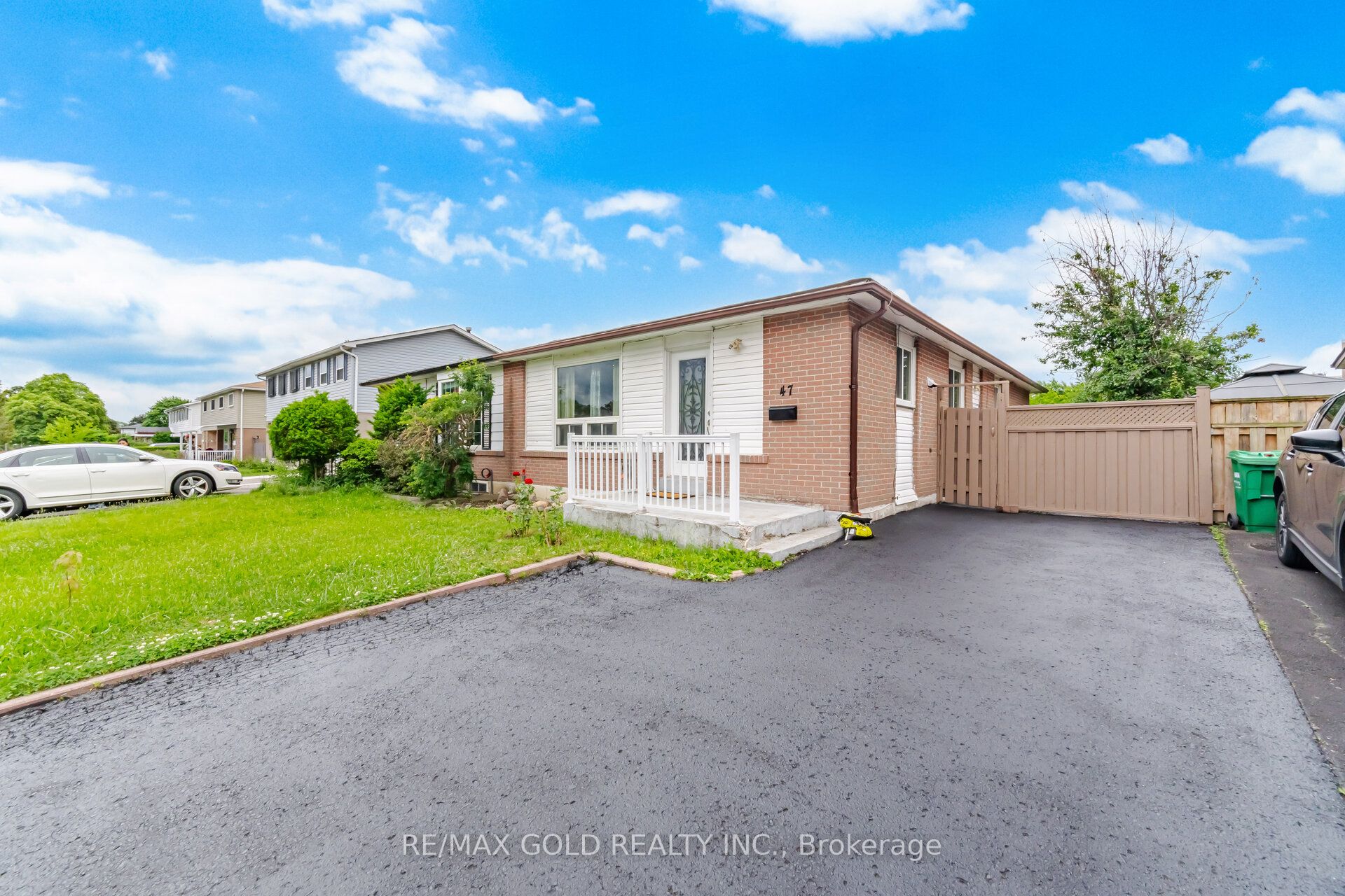 47 Fallingdale Crescent, Brampton, ON L6T 3J5