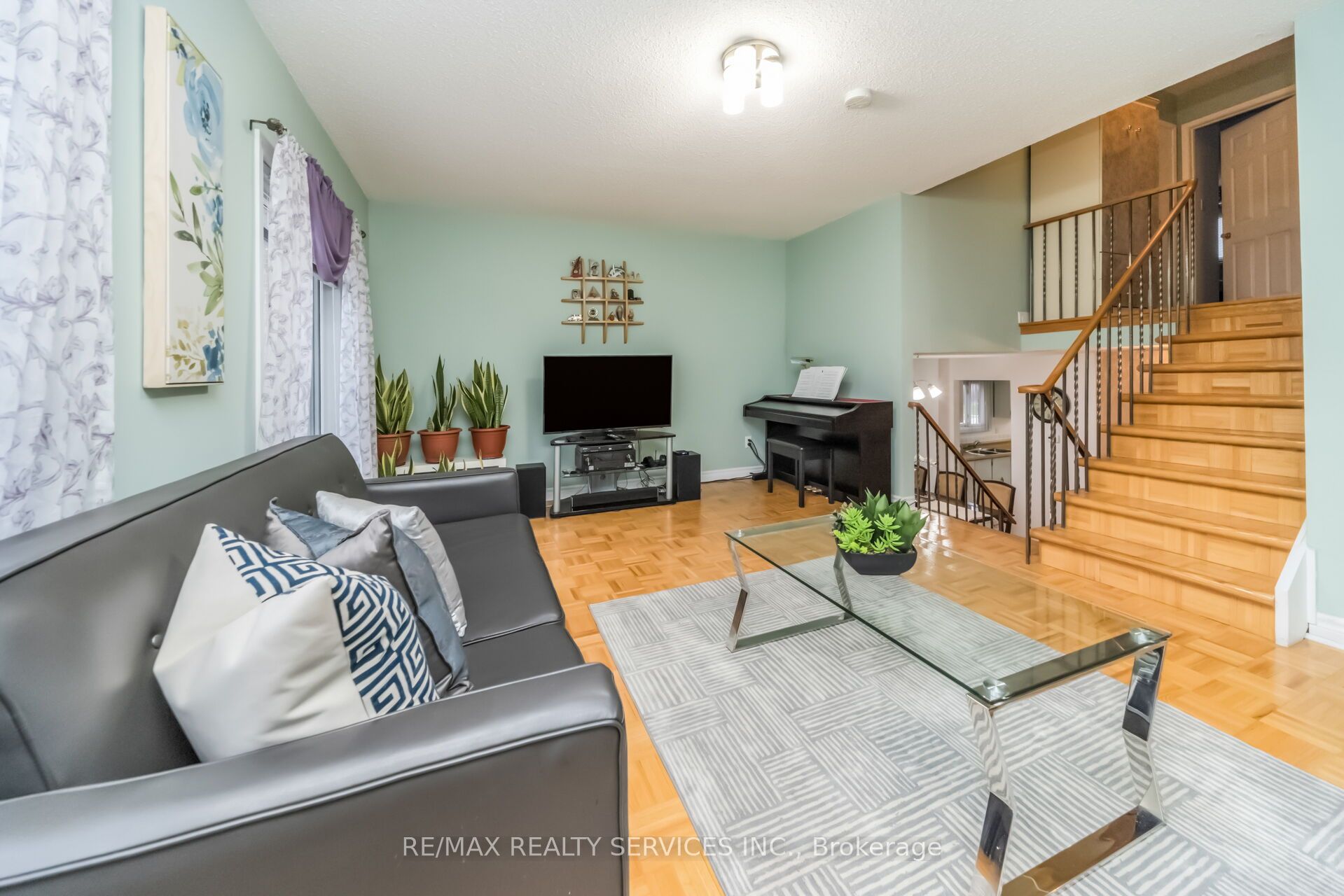 27 Ashford Court, Brampton, ON L6V 3E2