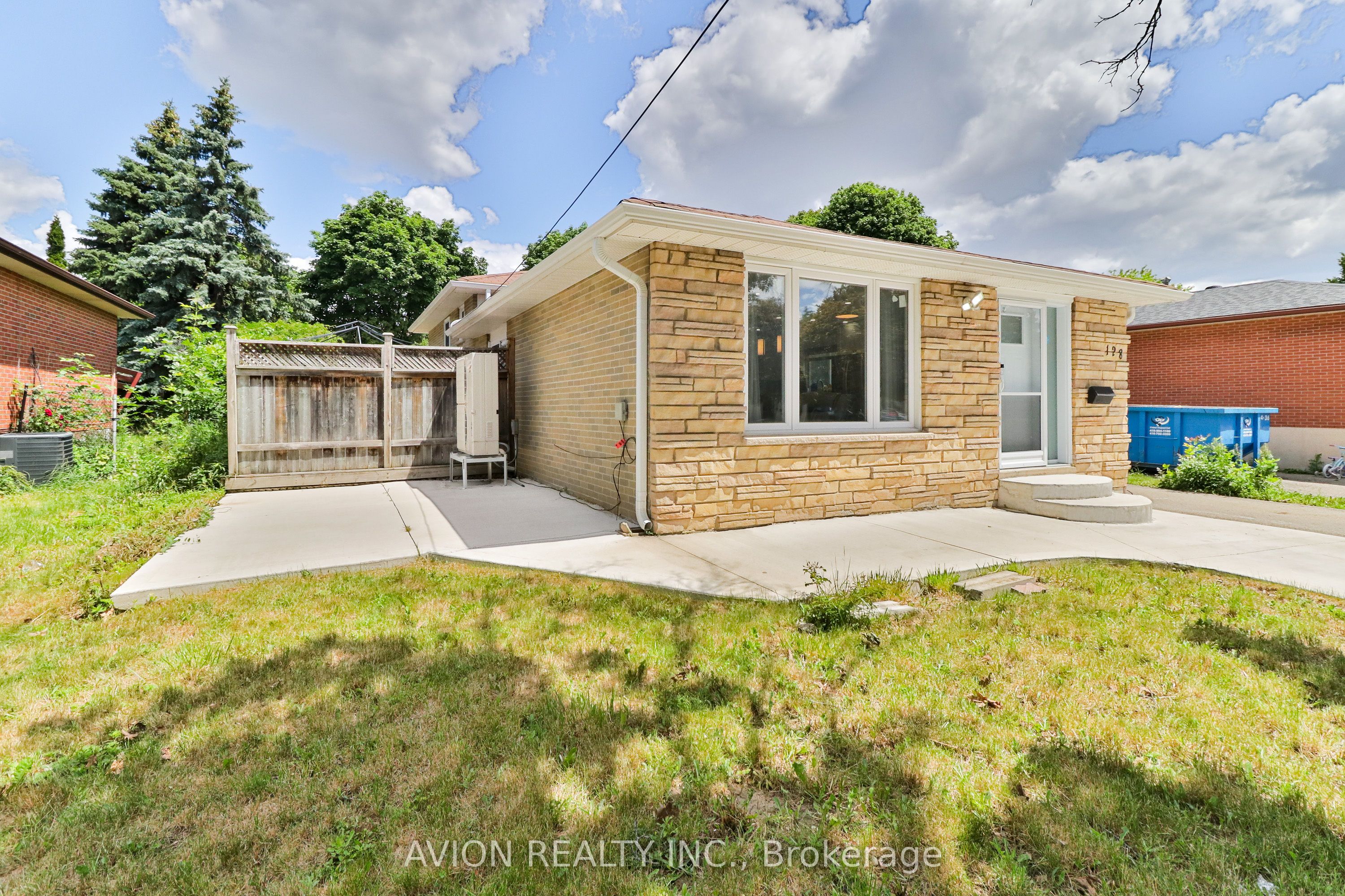 128 Rutherford Road N, Brampton, ON L6V 2J5