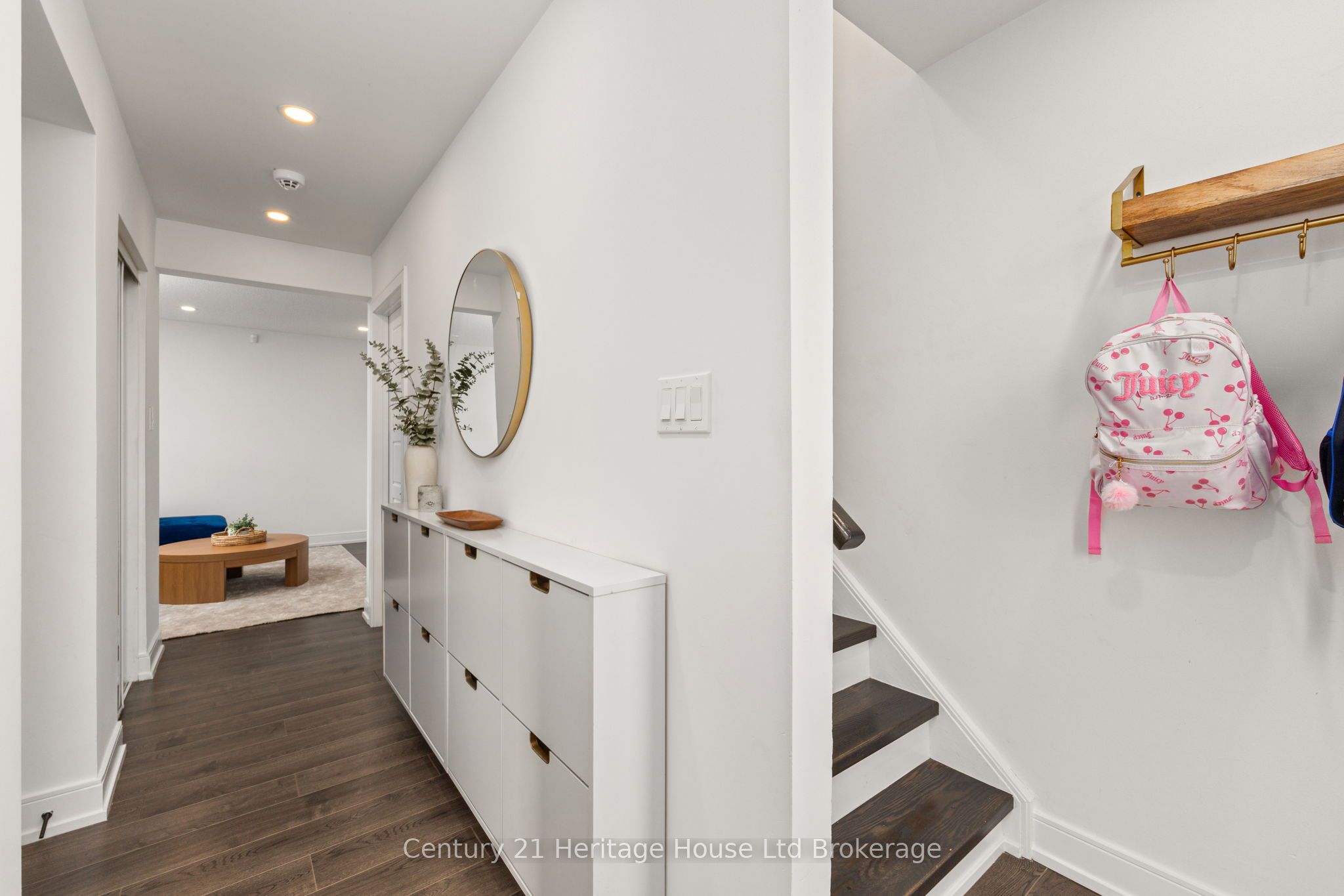 9 San Vito Way, Toronto, ON M3L 2G7