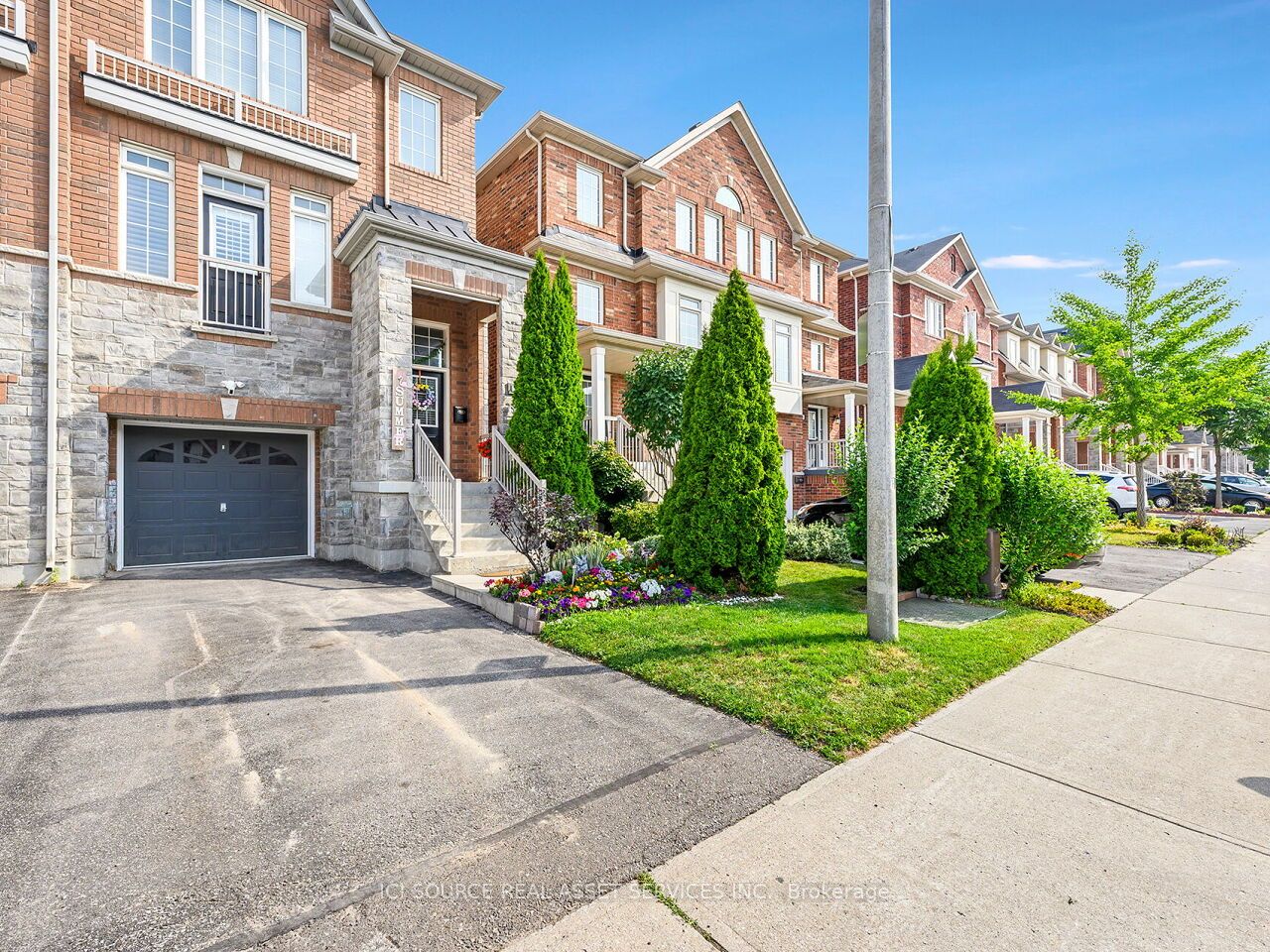 38 Betty Nagle Street, Toronto, ON M9M 0E2