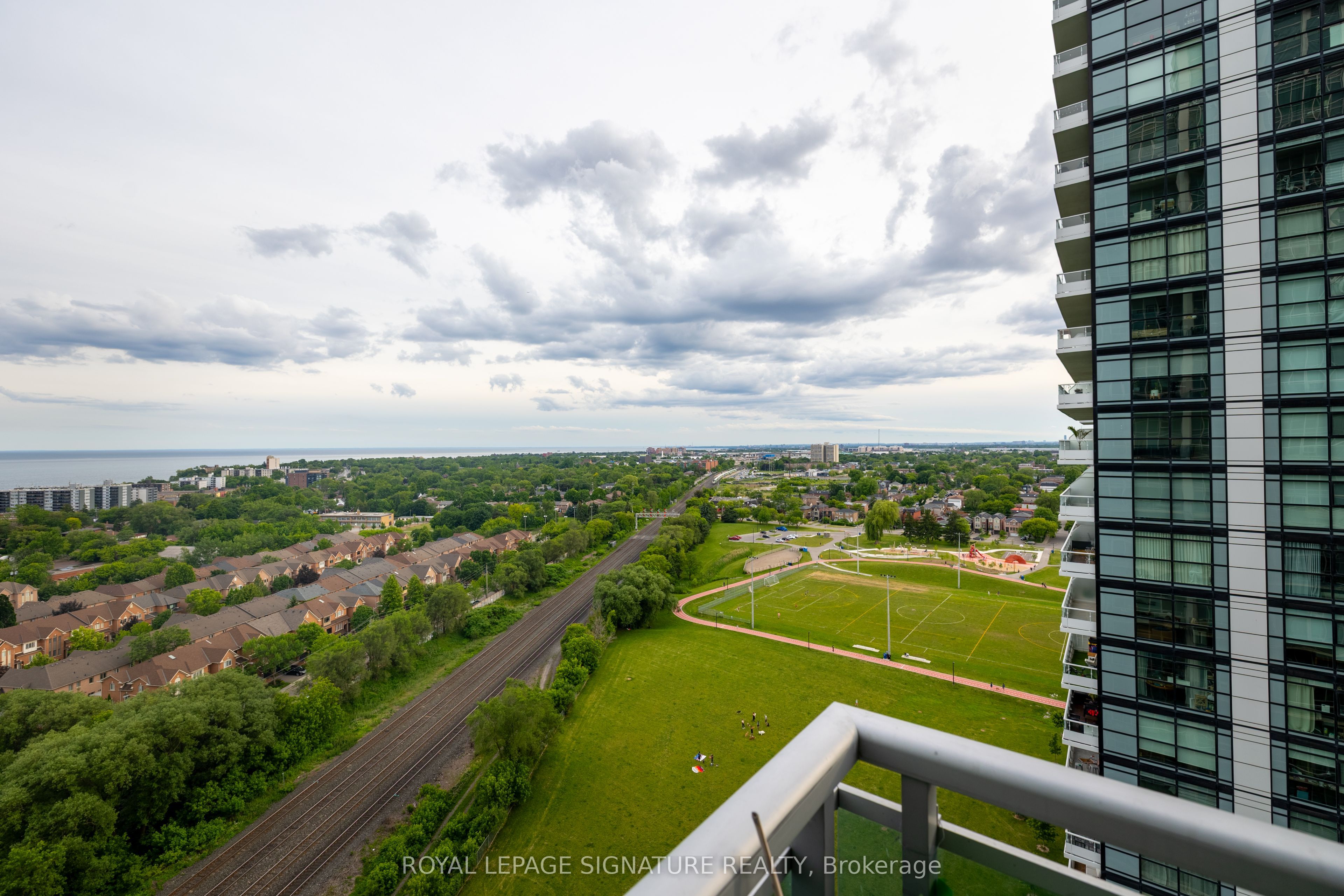 155 Legion Road N 1905, Toronto, ON M8Y 0A7