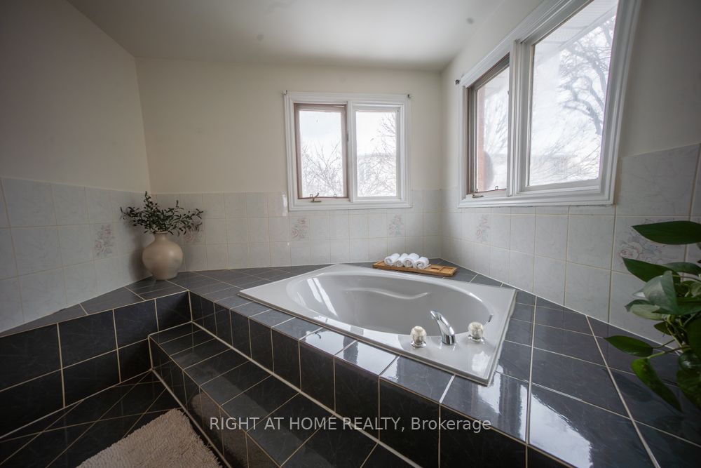 2088 Perran Drive, Mississauga, ON L5K 2R4