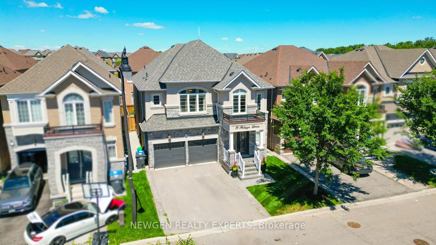 18 FOLIAGE Drive, Brampton, ON L7A 4M7