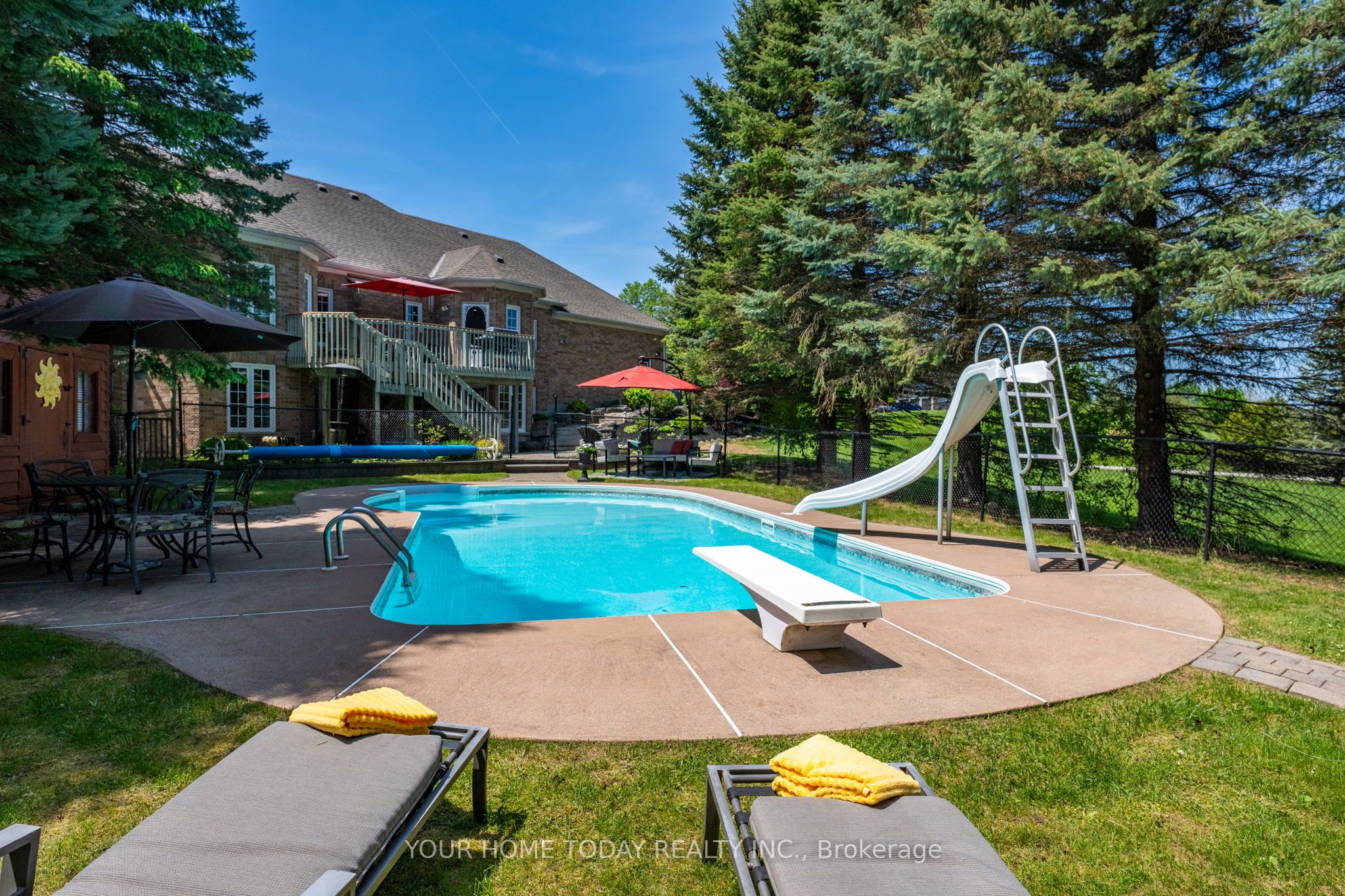 2 Trillium Terrace, Halton Hills, ON L7J 2W8