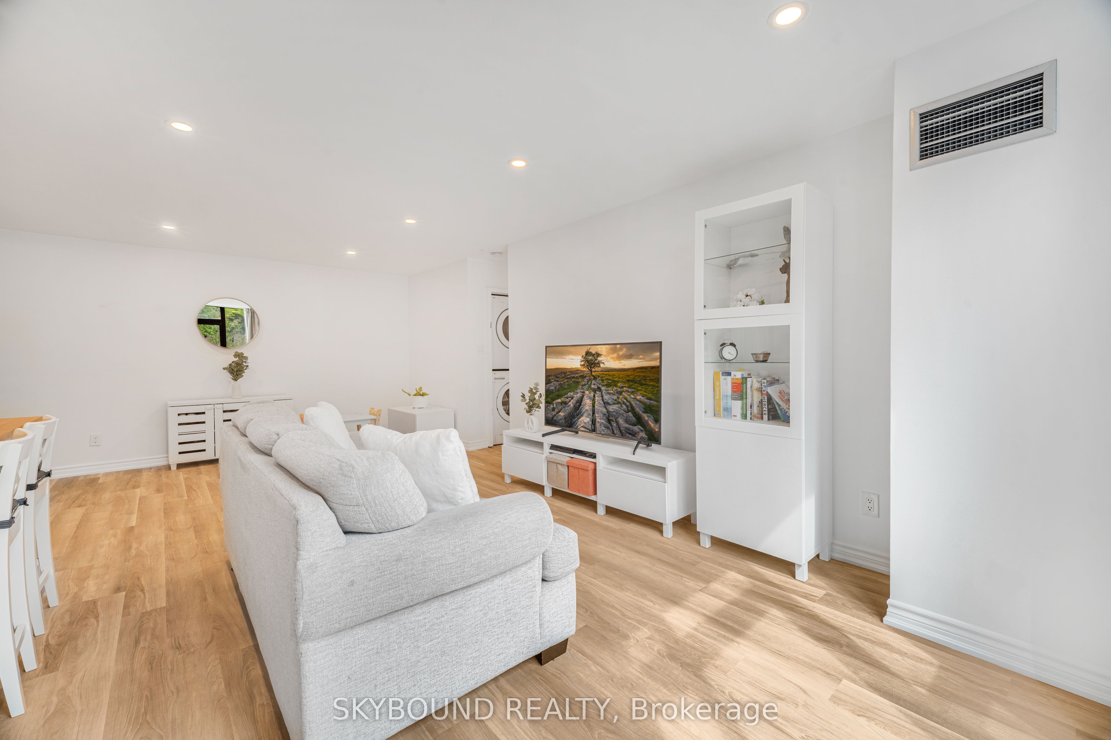 200 Robert Speck Parkway 108, Mississauga, ON L4Z 1S3