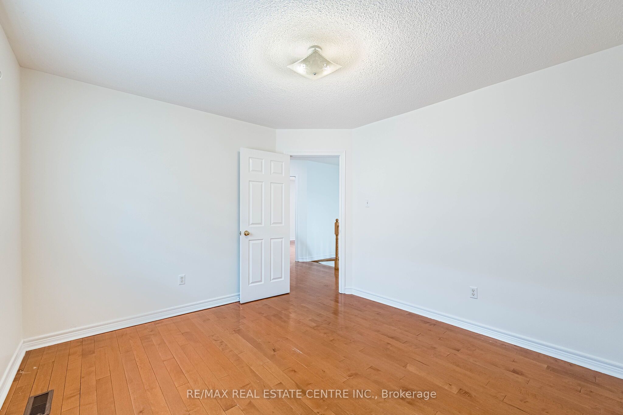 3469 Old Orchard Park Drive, Mississauga, ON L5B 4E1