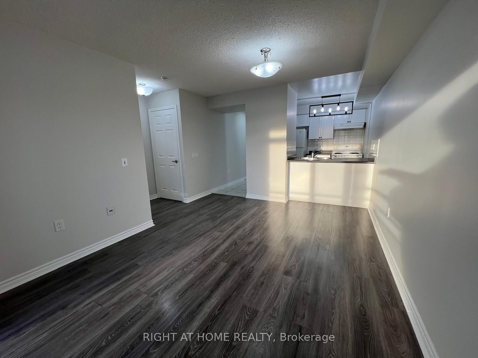 55 Strathaven Drive 1808, Mississauga, ON L5R 4G9