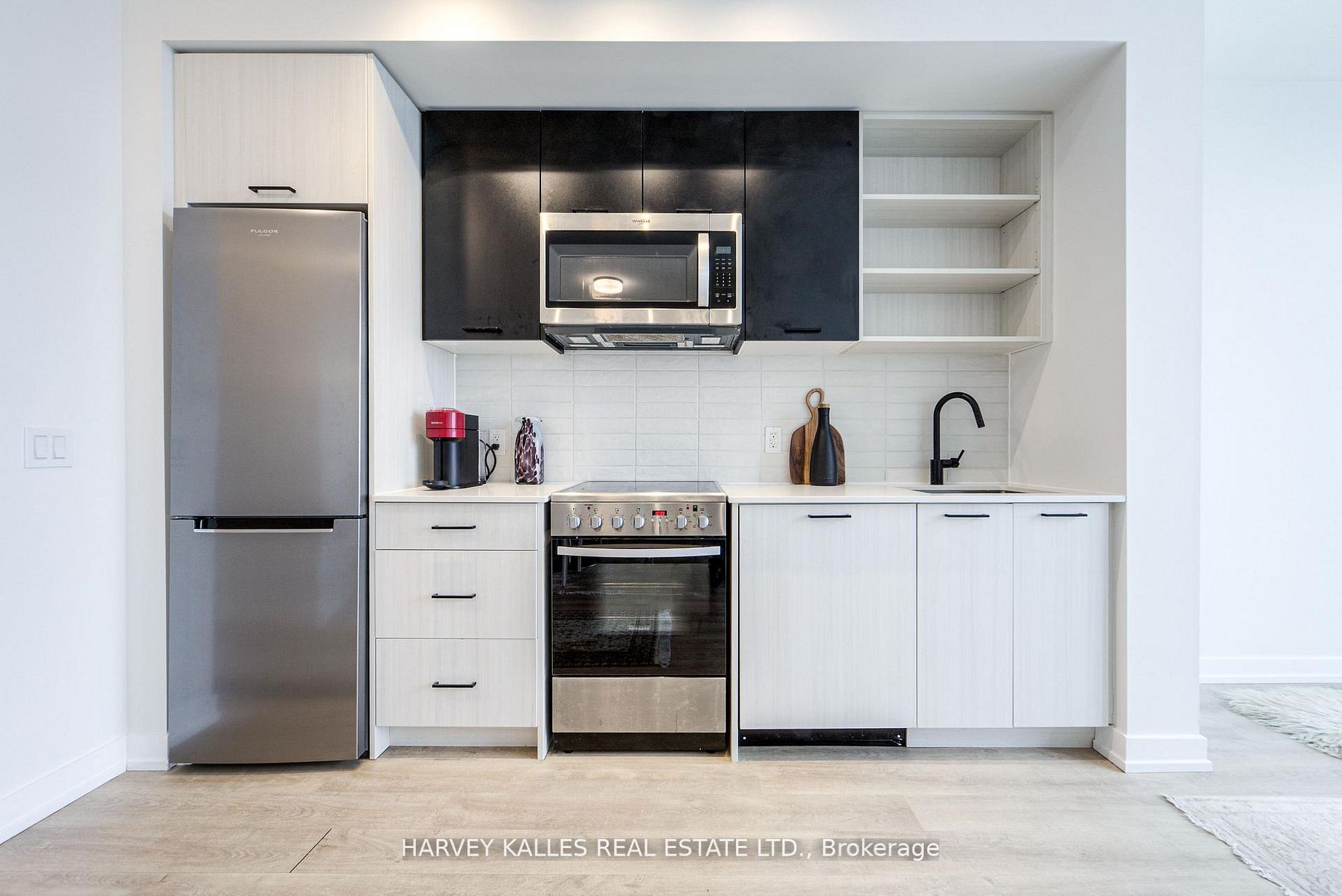 2300 St Clair Avenue W 1001, Toronto, ON M6P 0B3