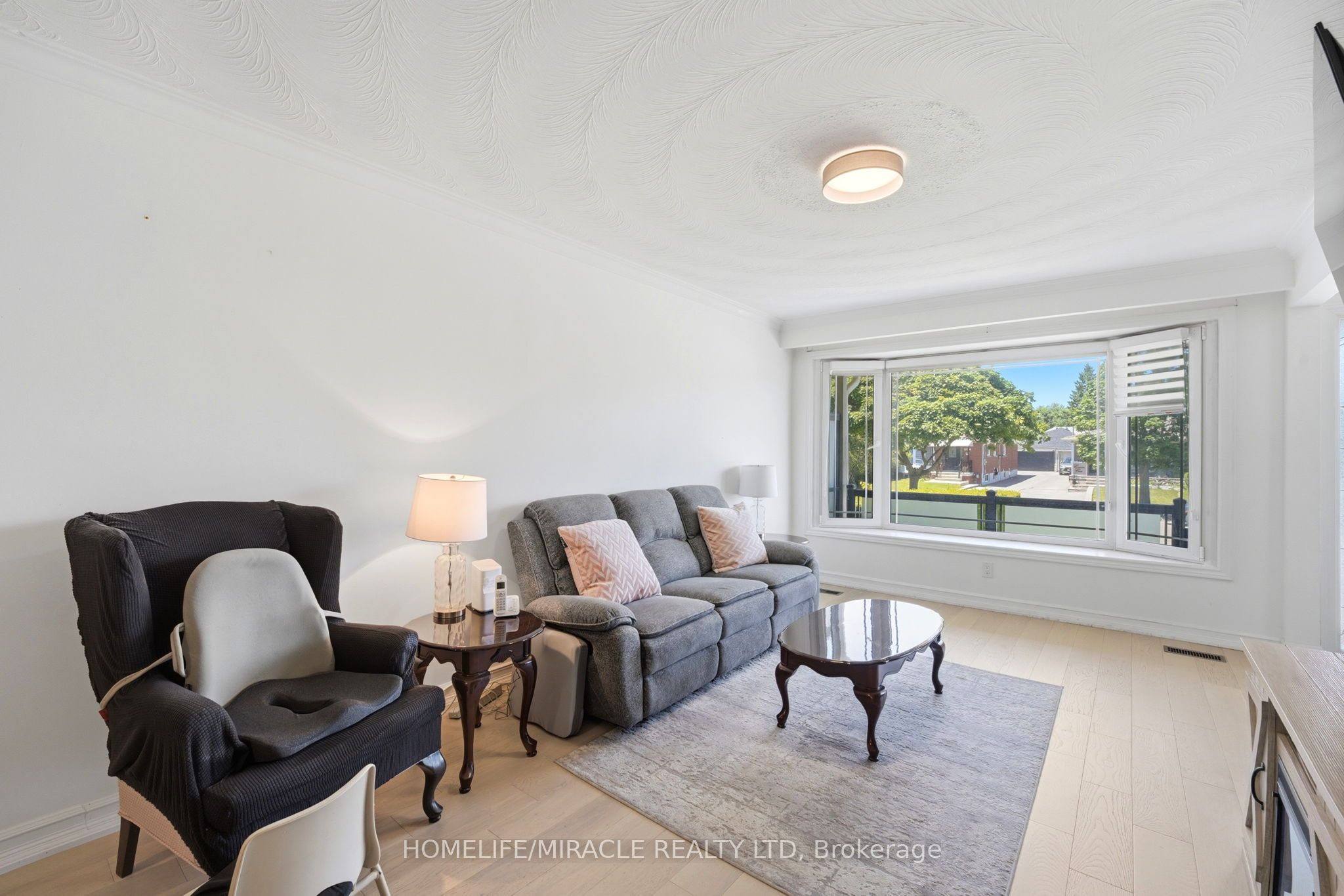 1585 Coram Crescent, Mississauga, ON L4X 1L1