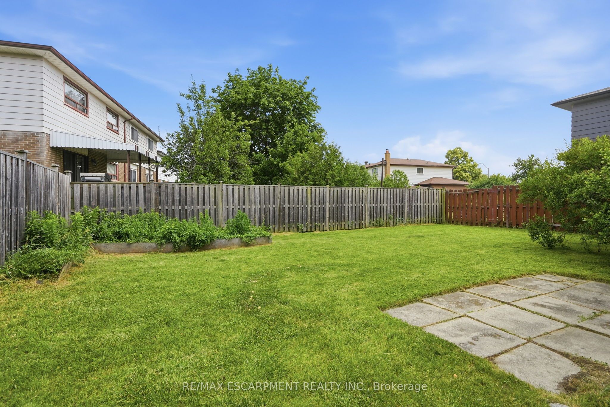 464 Louis Drive, Mississauga, ON L5B 2J6