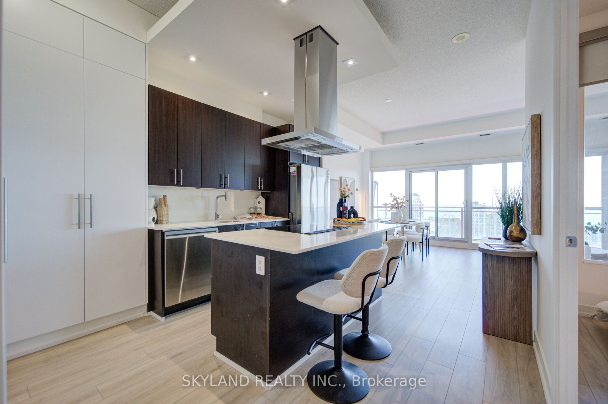 165 Legion Road N 2528, Toronto, ON M8Y 0B3