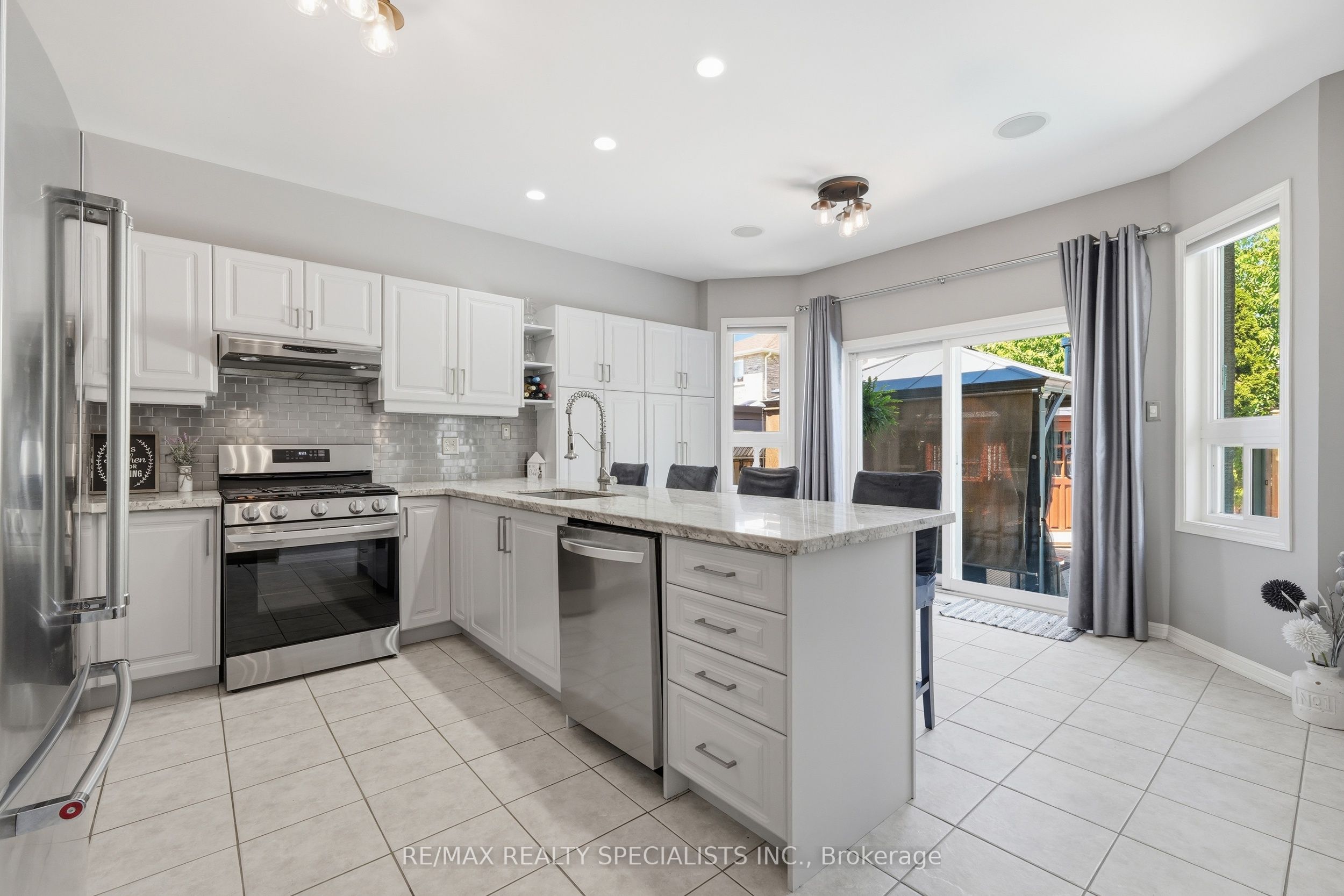 212 Ellis Crescent, Milton, ON L9T 6B5