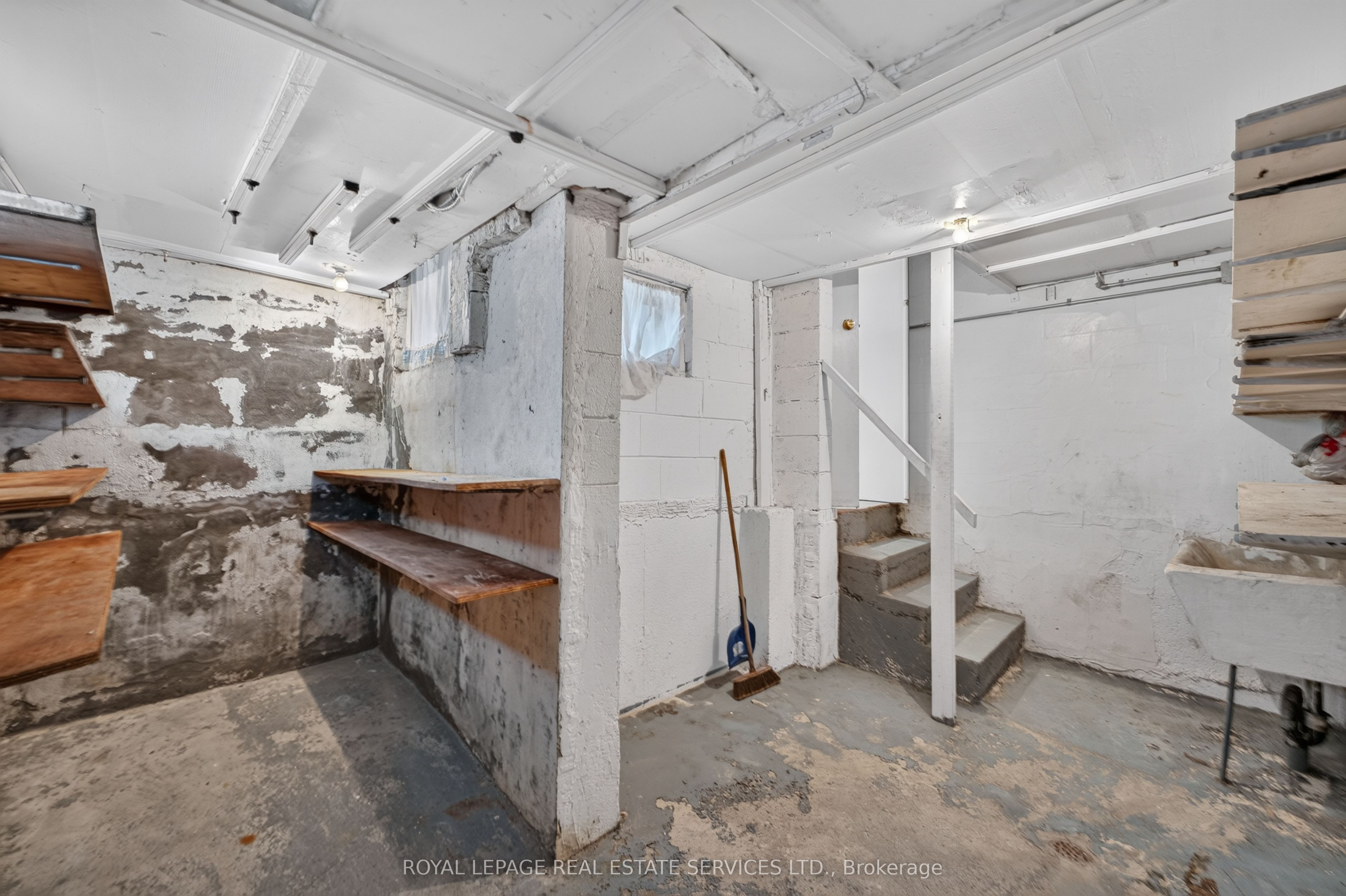 108 Anthia Drive, Toronto, ON M9L 1K8