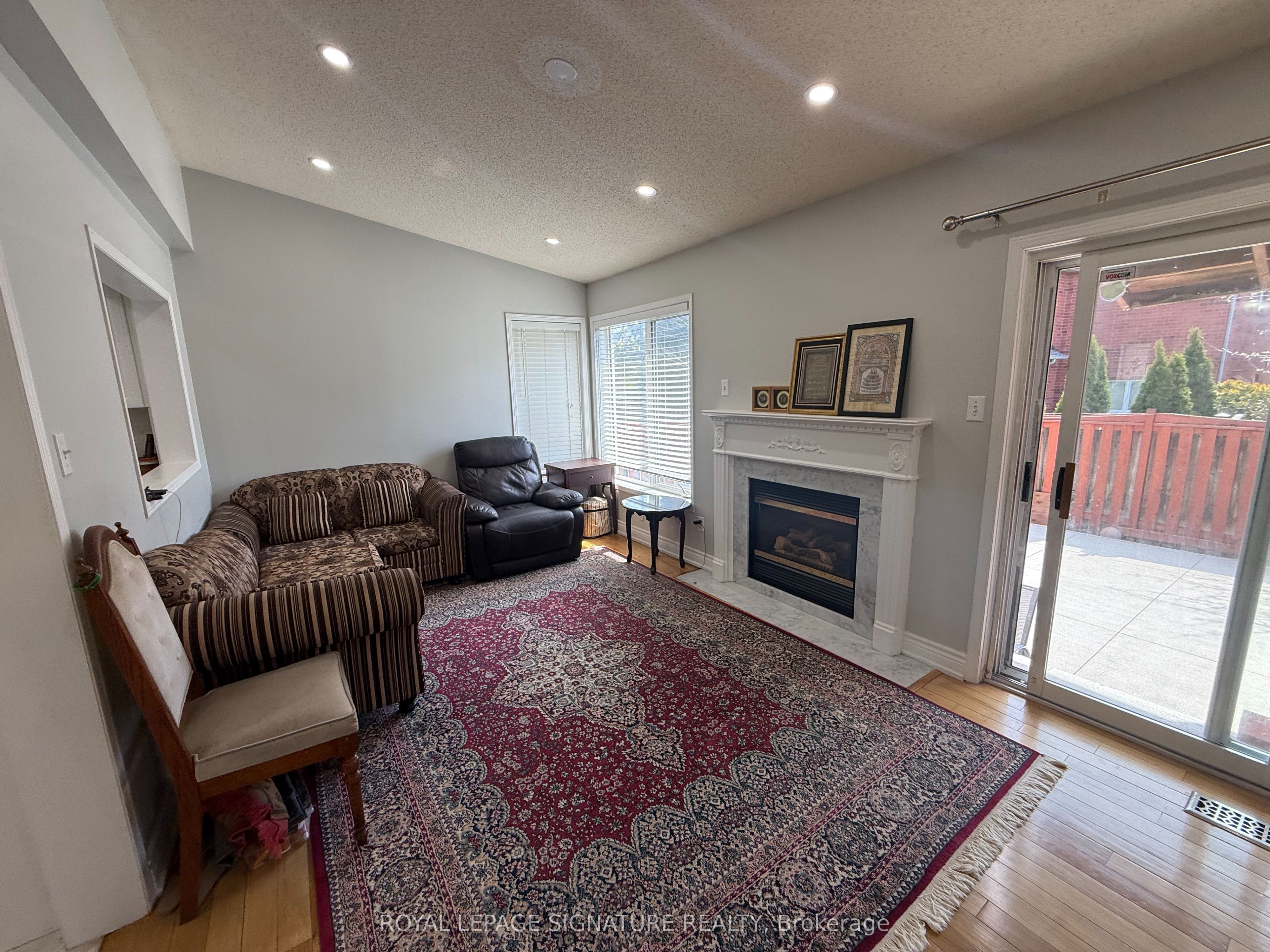 814 Golden Farmer Way, Mississauga, ON L5W 1A7