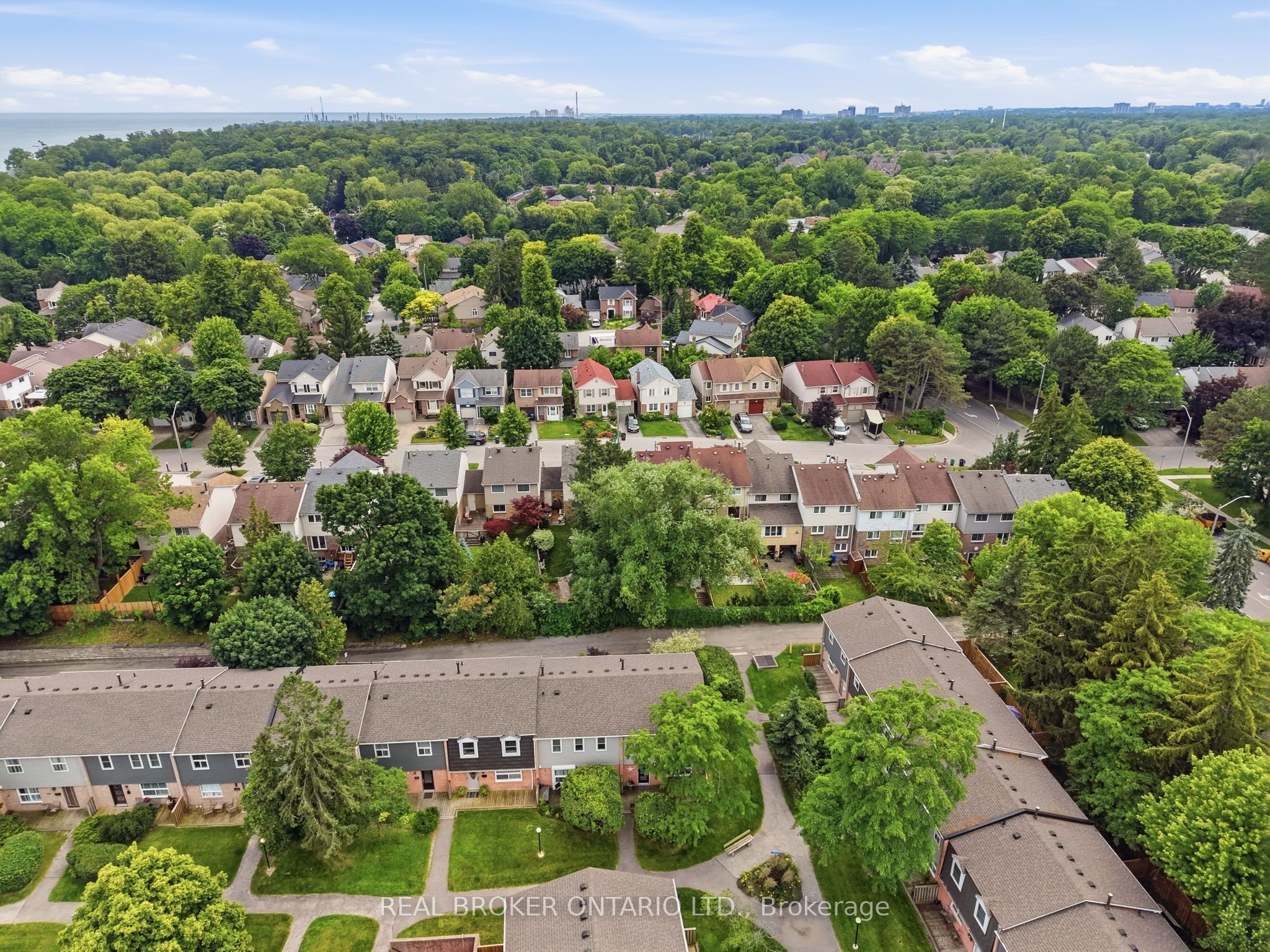 1050 Shawnmarr Road 61, Mississauga, ON L5H 3V1