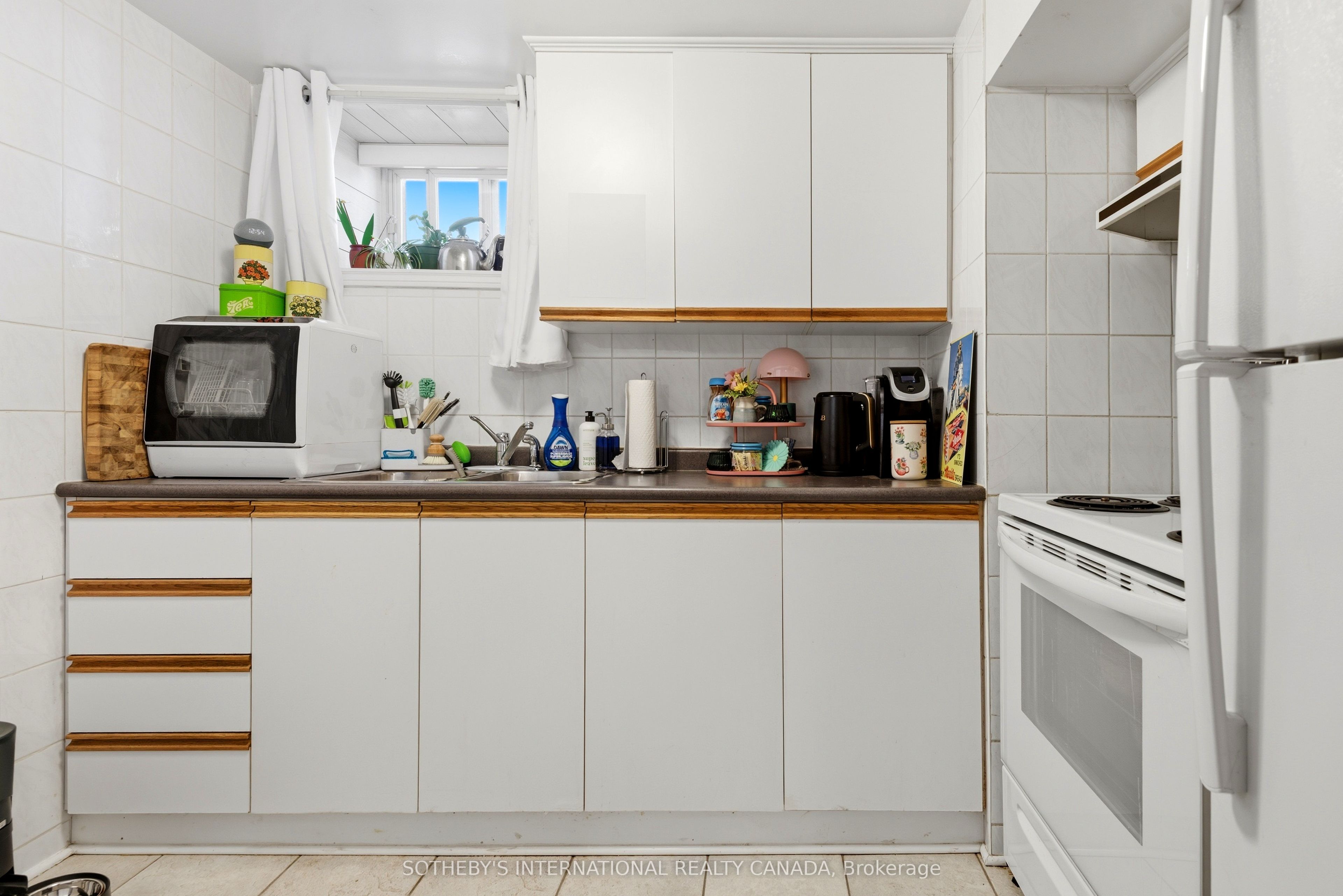 376 Sunnyside Avenue, Toronto, ON M6R 2R8