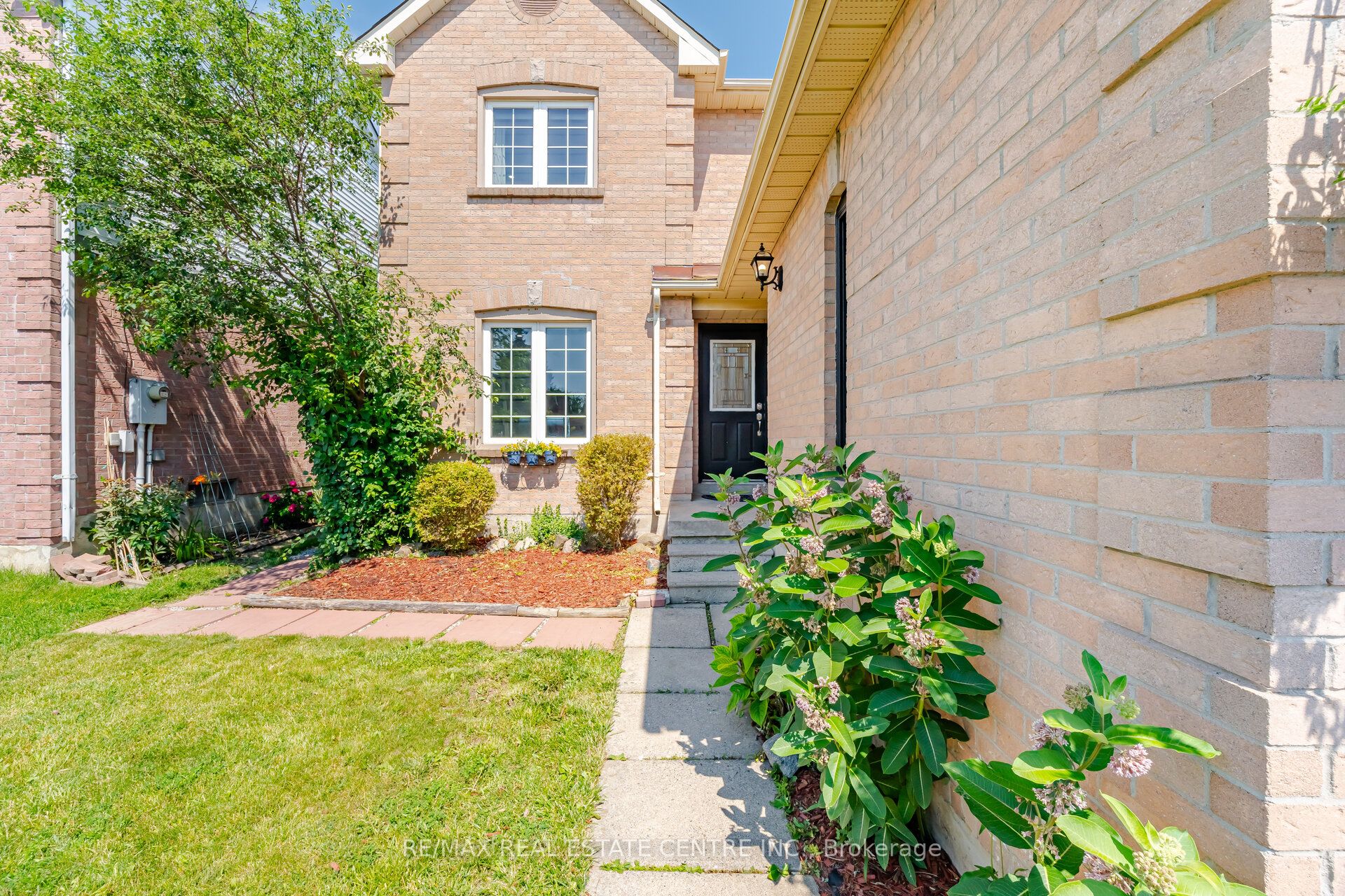 3015 Dalehurst Drive, Mississauga, ON L5N 6M8