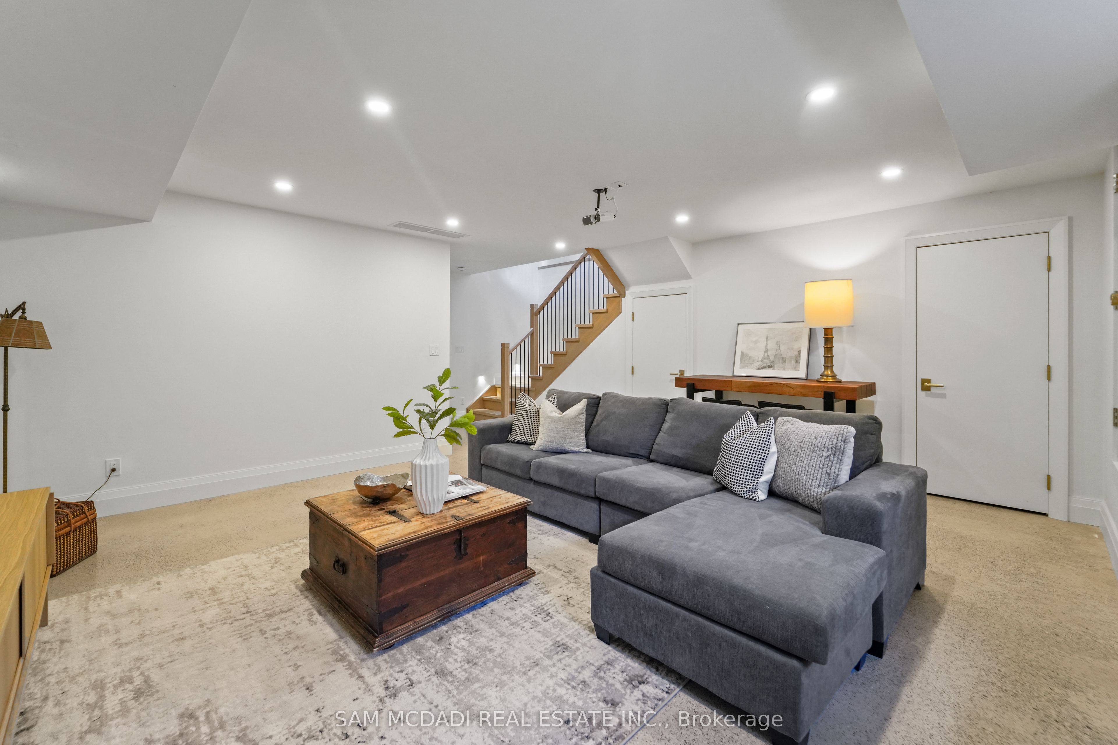130 Lake Promenade, Toronto, ON M8W 1A5