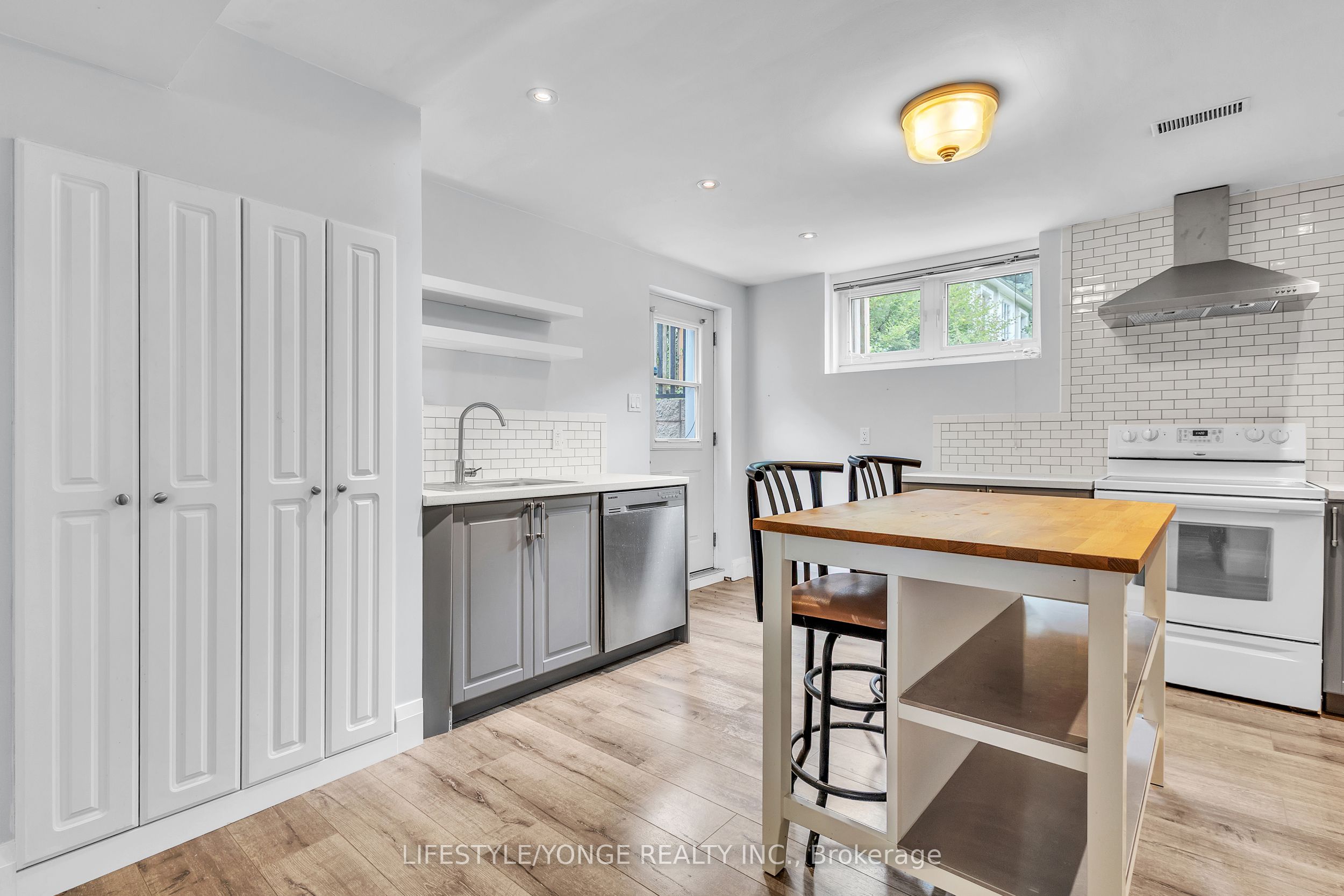 5425 Winston Road, Burlington, ON L7L 3B3