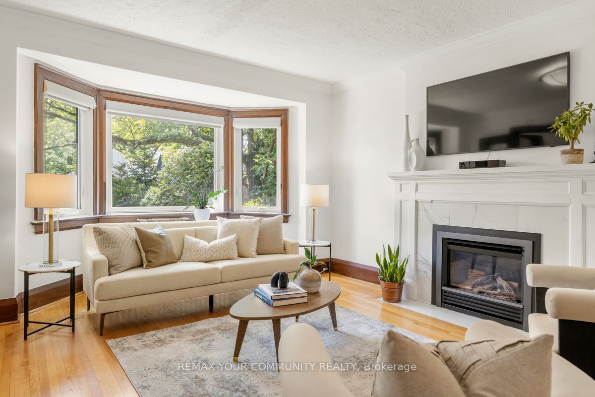 82 Abbott Avenue, Toronto, ON M6P 1H6