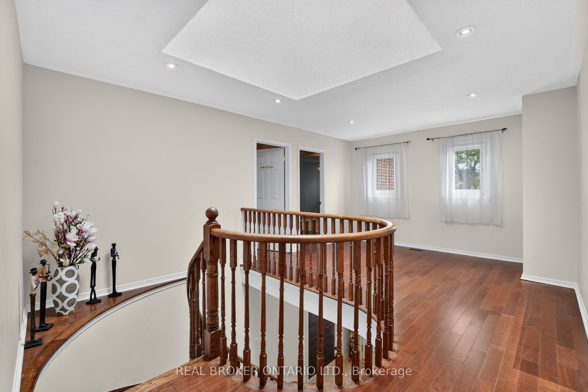 2152 Grand Ravine Drive, Oakville, ON L6H 6B3