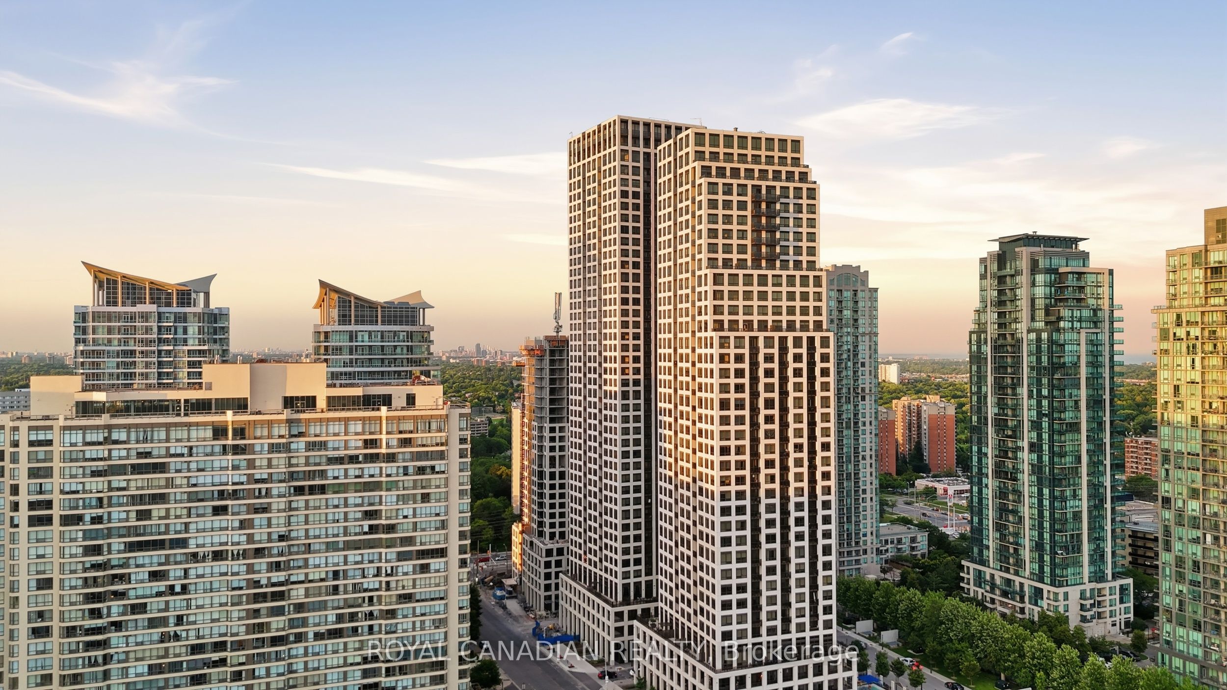 30 Elm Drive W PH 02, Mississauga, ON L5B 0N6