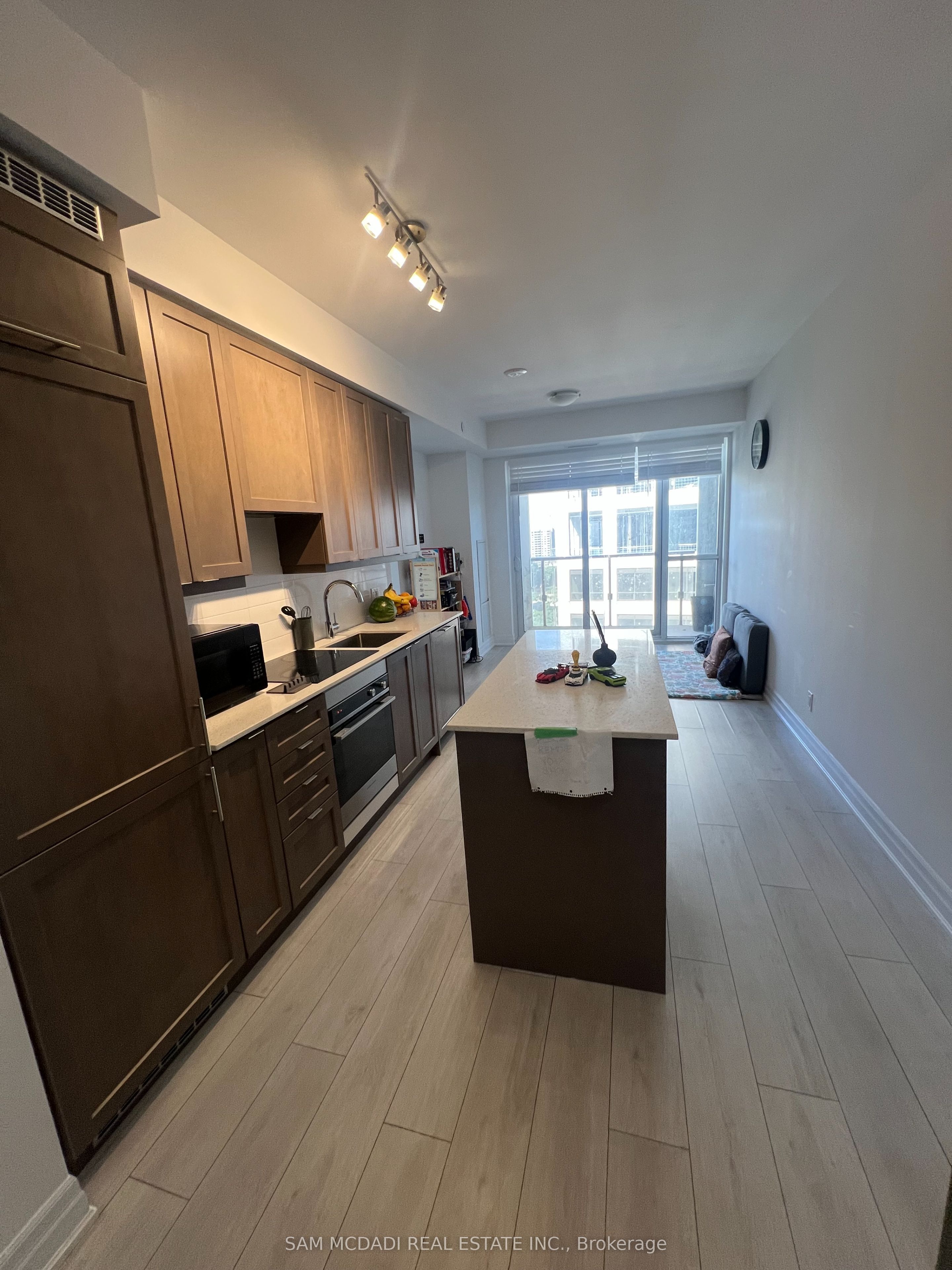 30 Elm Drive 1102, Mississauga, ON L5B 1L9