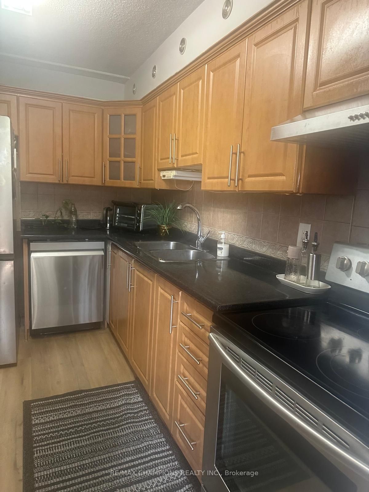 1050 Stainton Drive E 112, Mississauga, ON L5C 2T7