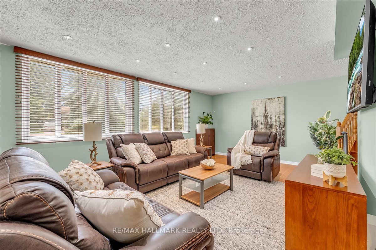 433 Seabourne Drive, Oakville, ON L6L 4E9