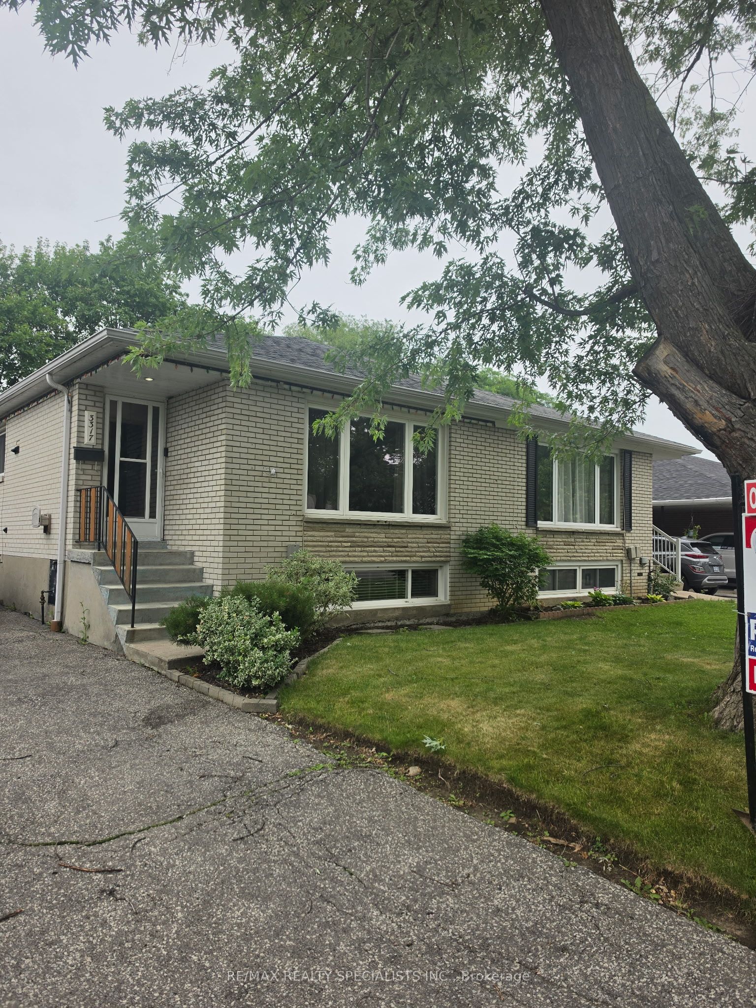 3317 Ivernia Road, Mississauga, ON L4Y 3E9