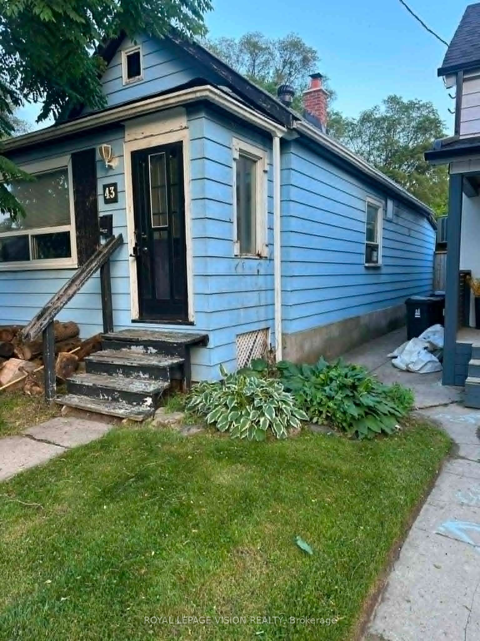 43 Jillson Avenue, Toronto, ON M6S 2P3