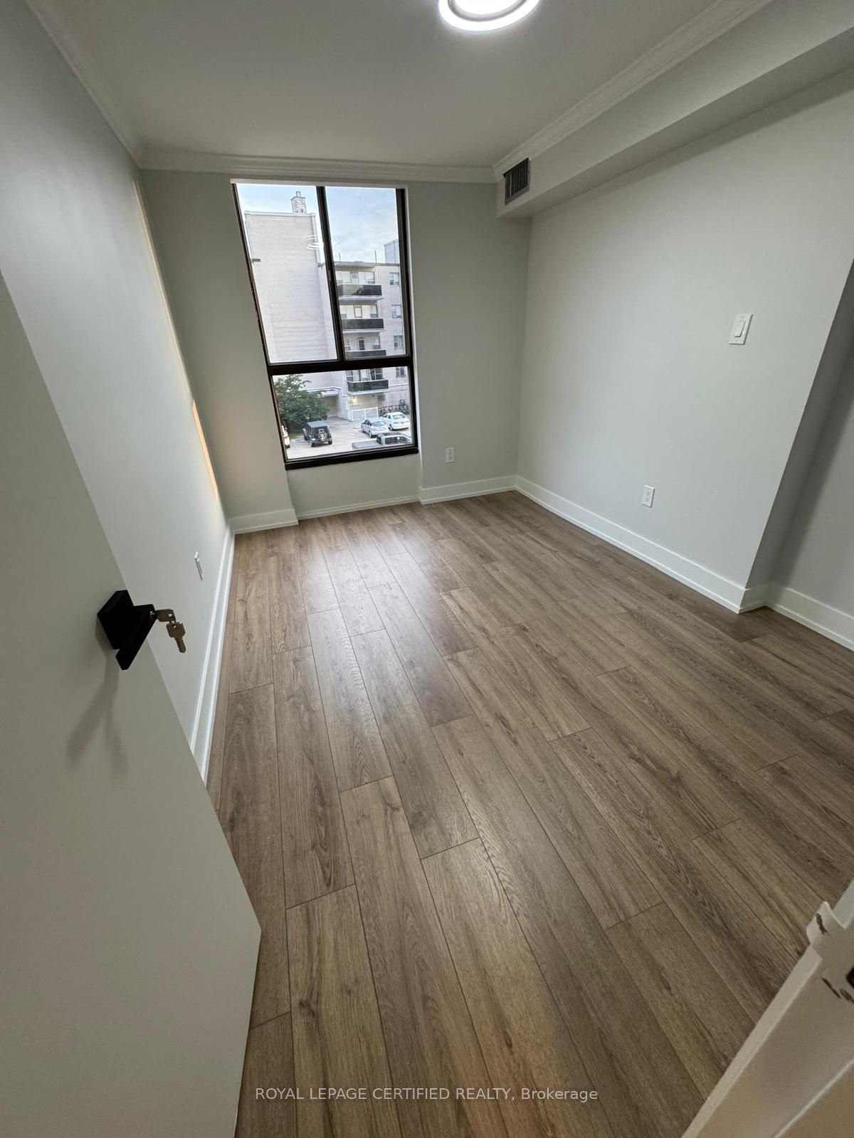 3170 Kirwin Avenue 301, Mississauga, ON L5A 3R1