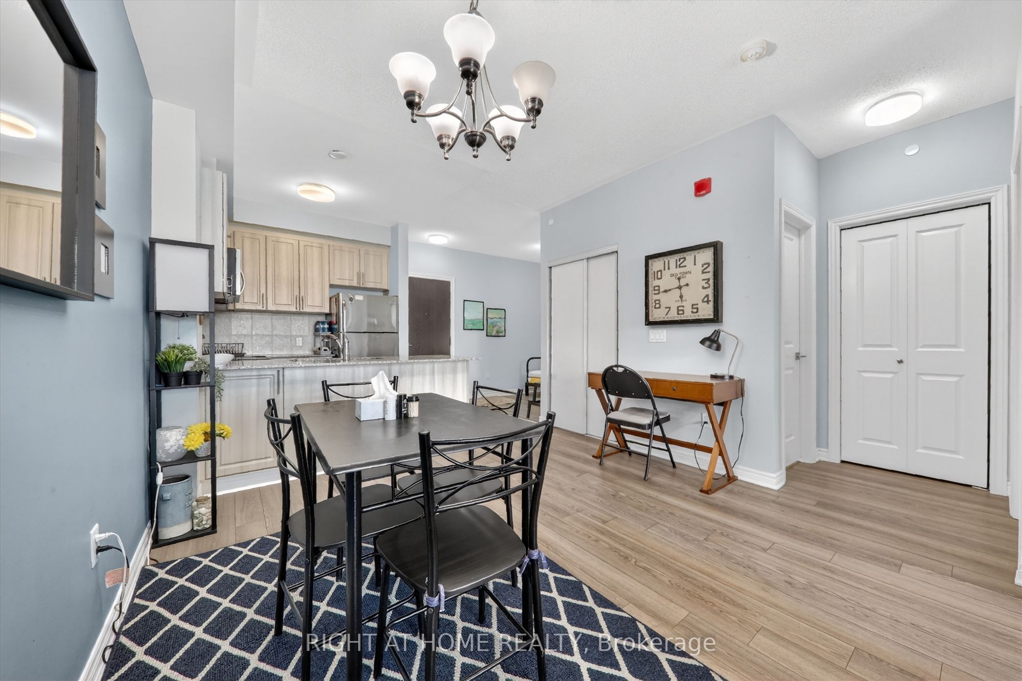216 Oak Park Boulevard 409, Oakville, ON L6H 7S8