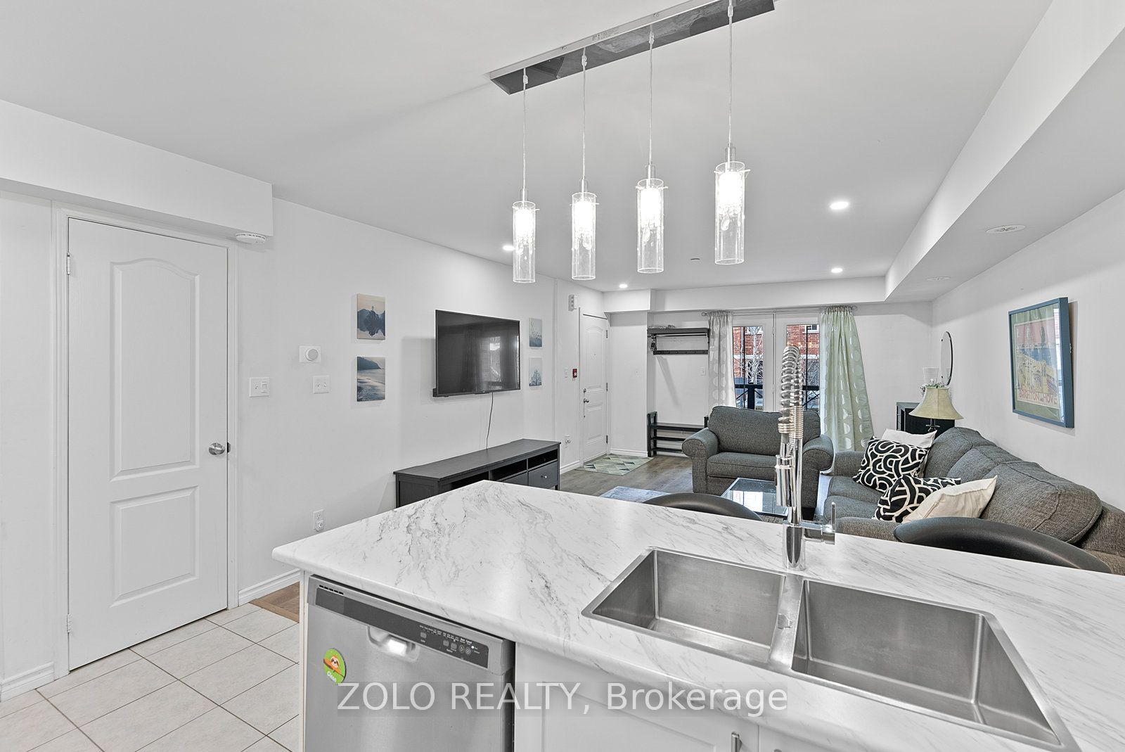 51 Hays Boulevard 28, Oakville, ON L6H 0J1