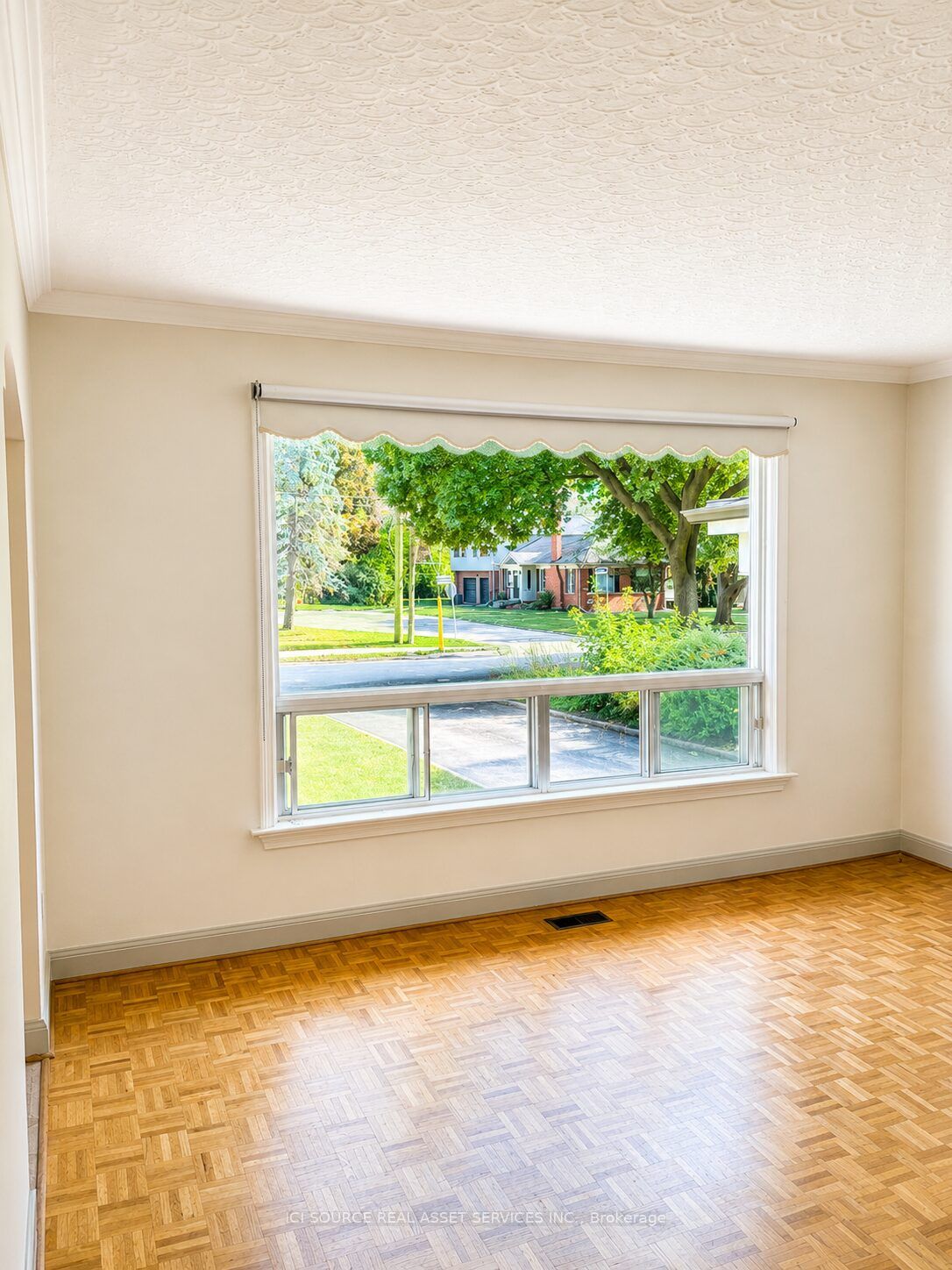 100 Ballacaine Drive, Toronto, ON M8Y 4B8