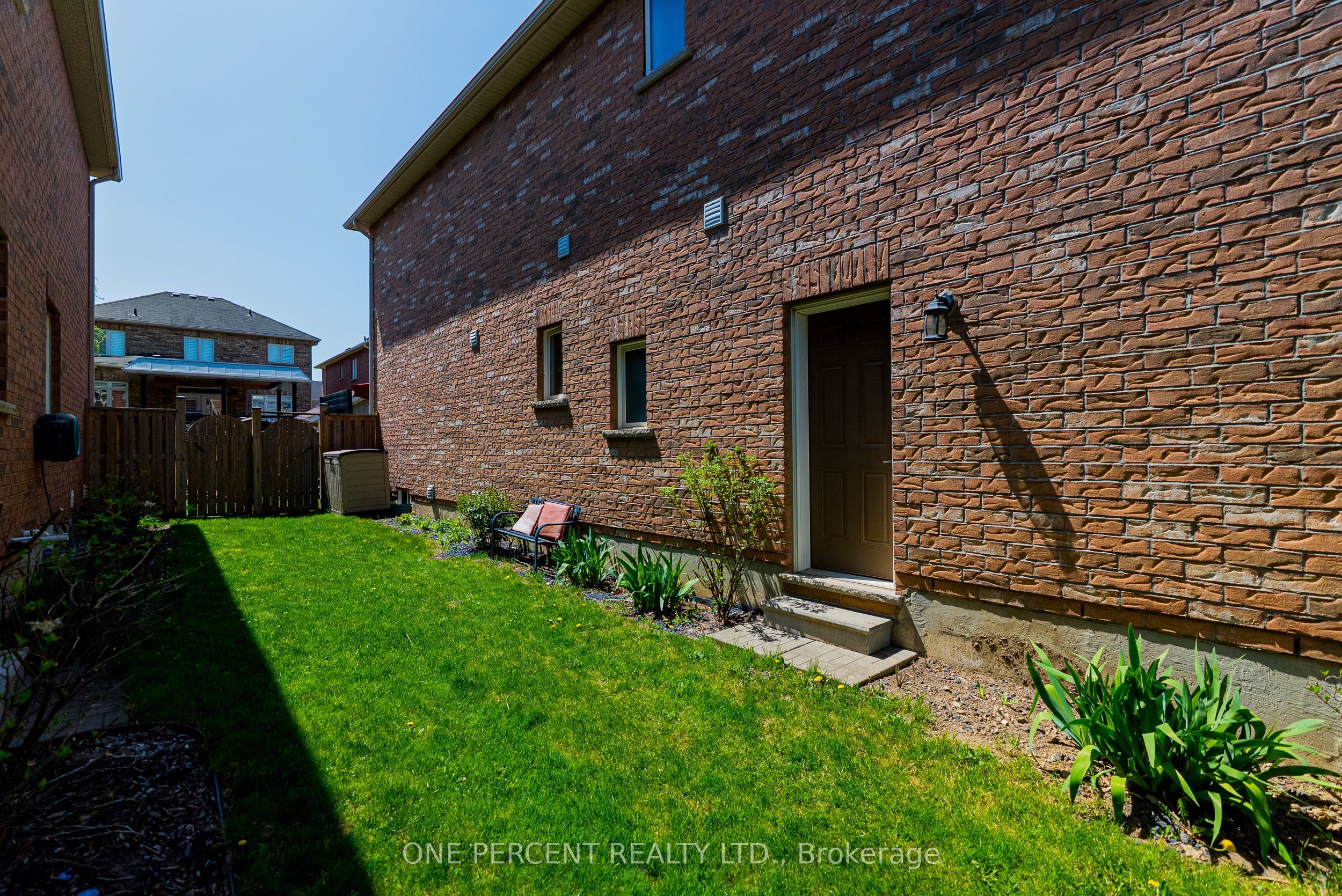 6 Duffel Crescent, Halton Hills, ON L7G 0H7