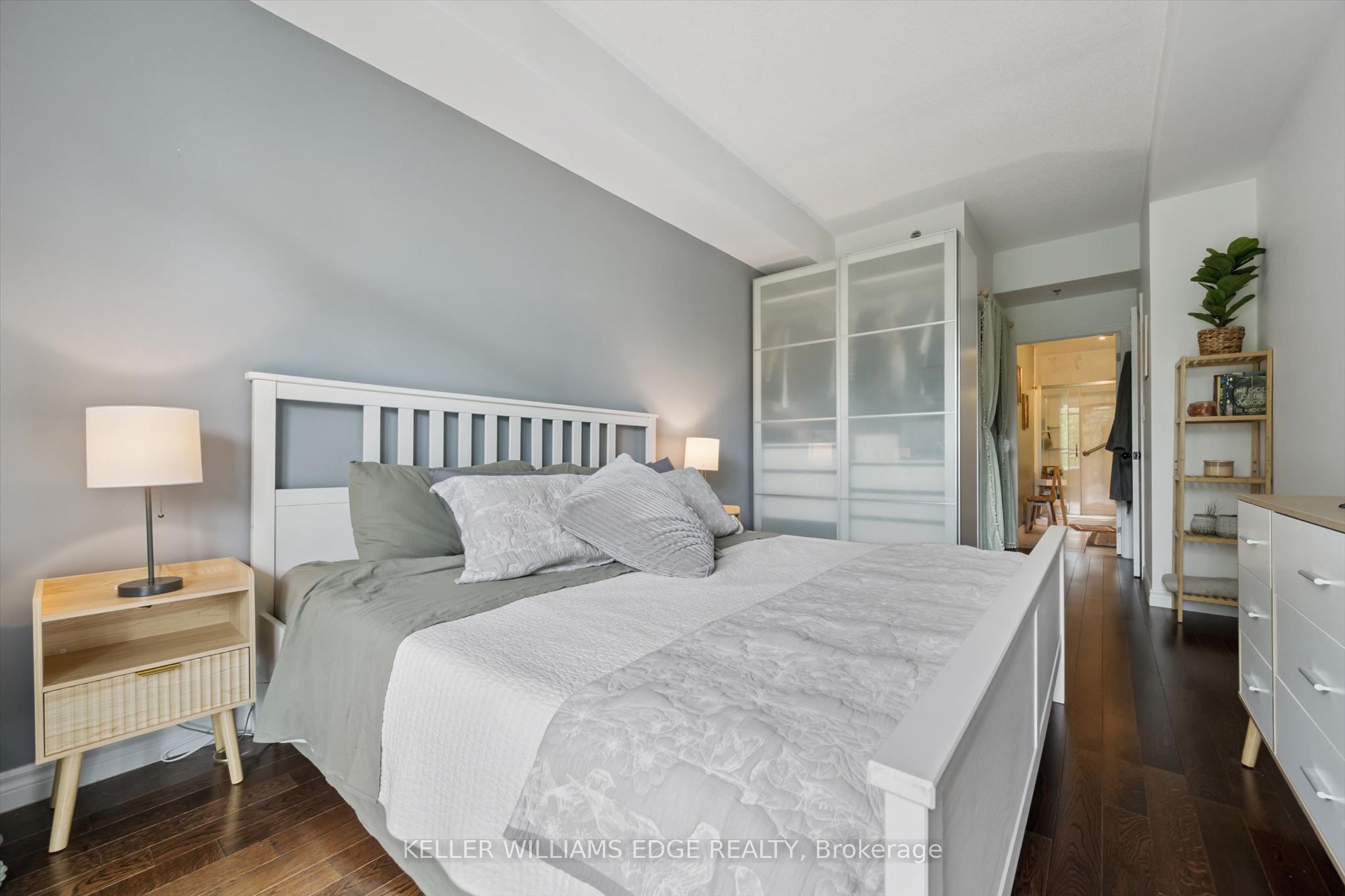 34 Plains Road E 208, Burlington, ON L7T 0B9