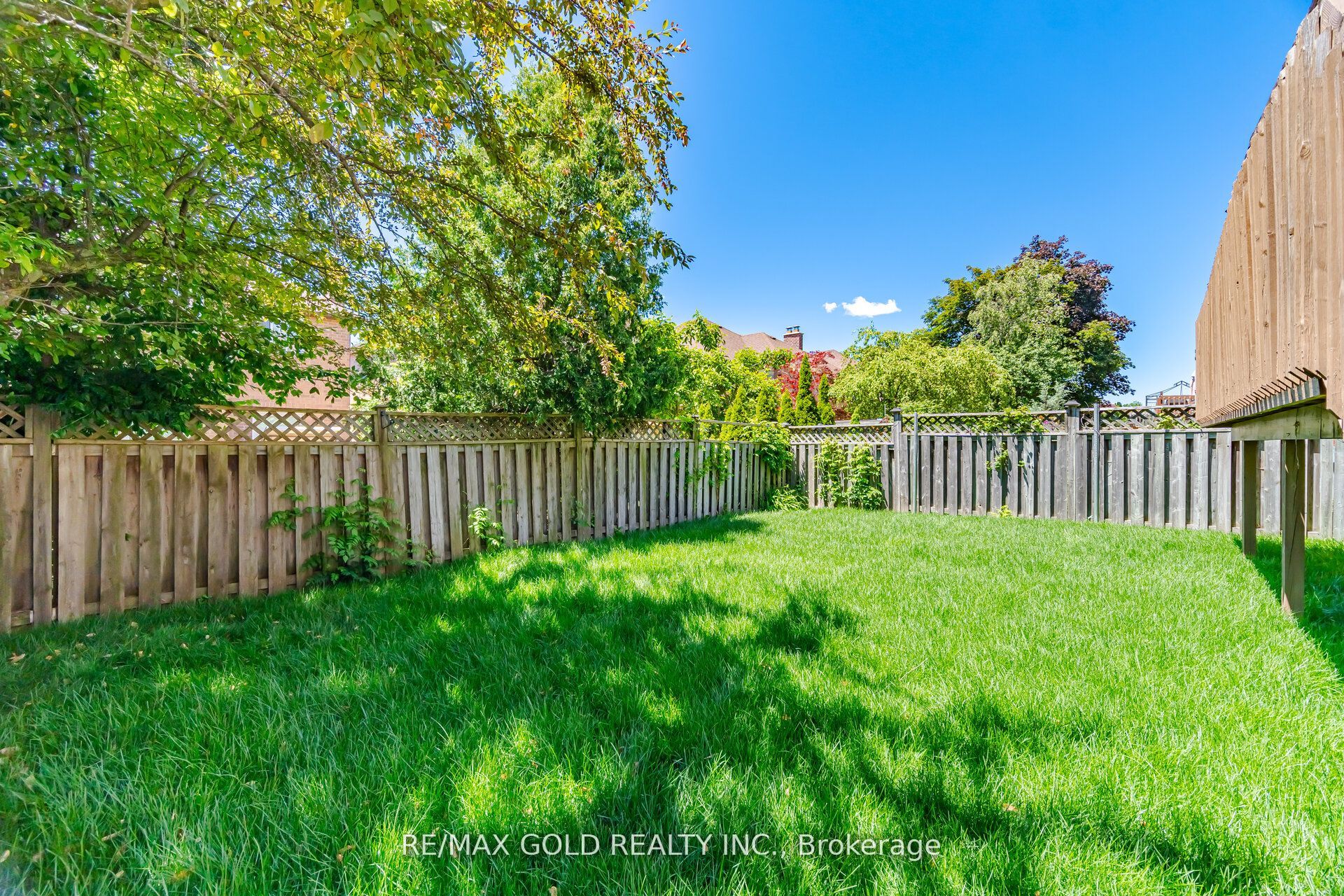 37 Lord Simcoe Drive, Brampton, ON L6S 5H4