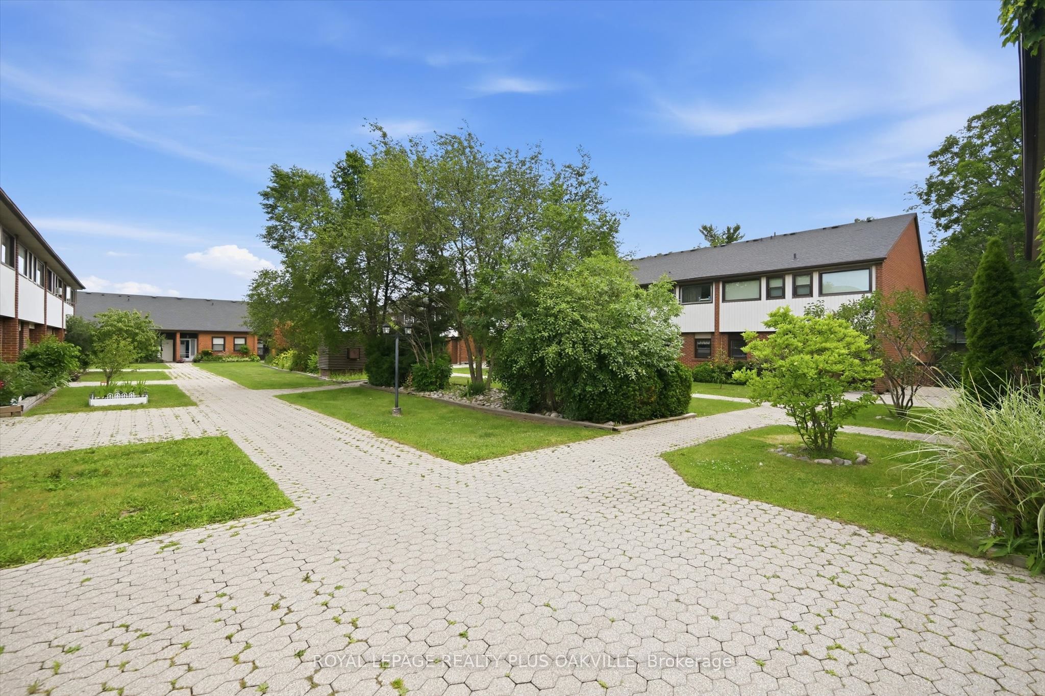 530 Falgarwood Drive 14, Oakville, ON L6H 1N3