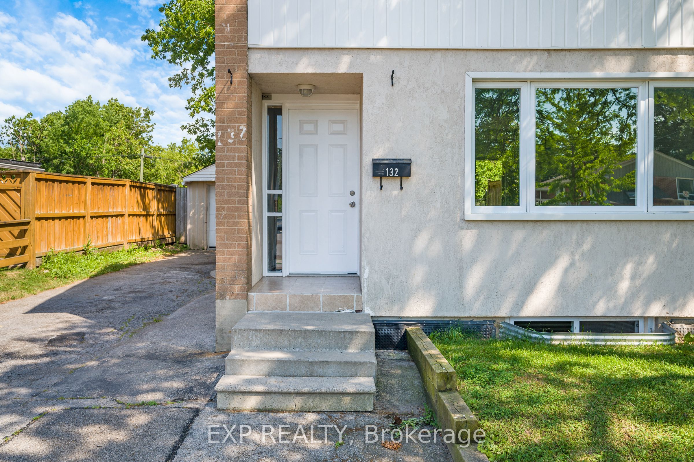 132 Heslop Road, Milton, ON L9T 1B4