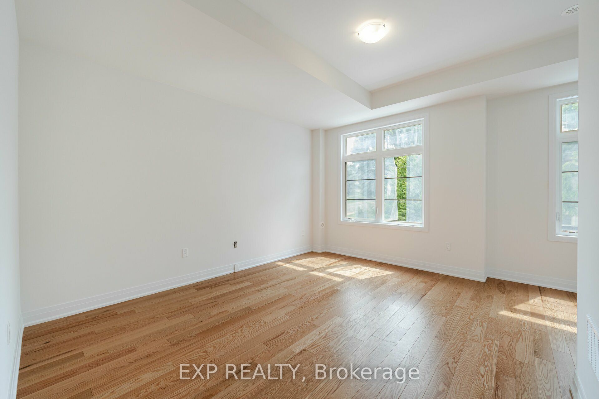 209 Wyndham Street, Mississauga, ON L5M 2S5